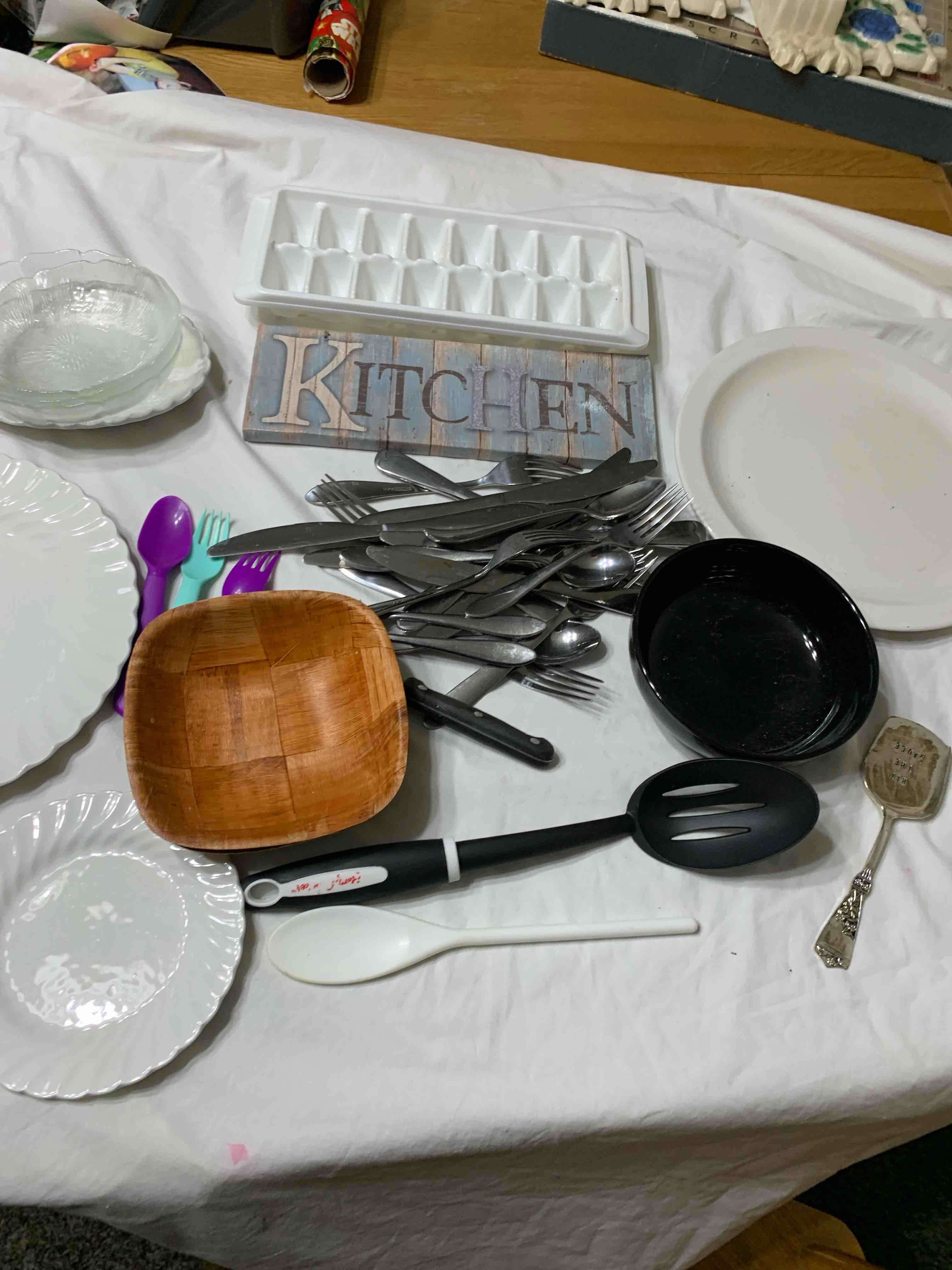 box of assorted kitchen items 