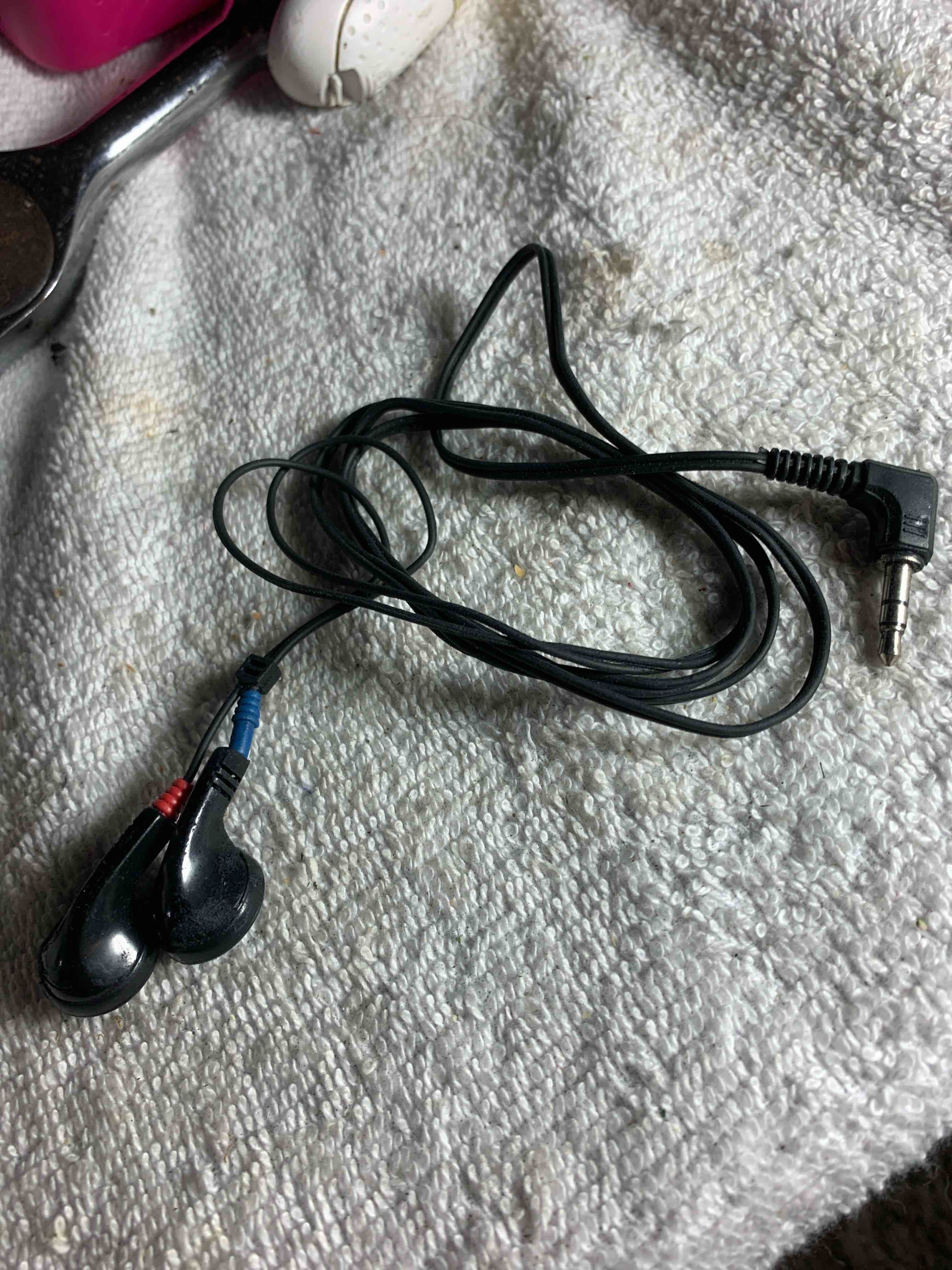 Condition photo showing Good Condition for Wired Earphones 