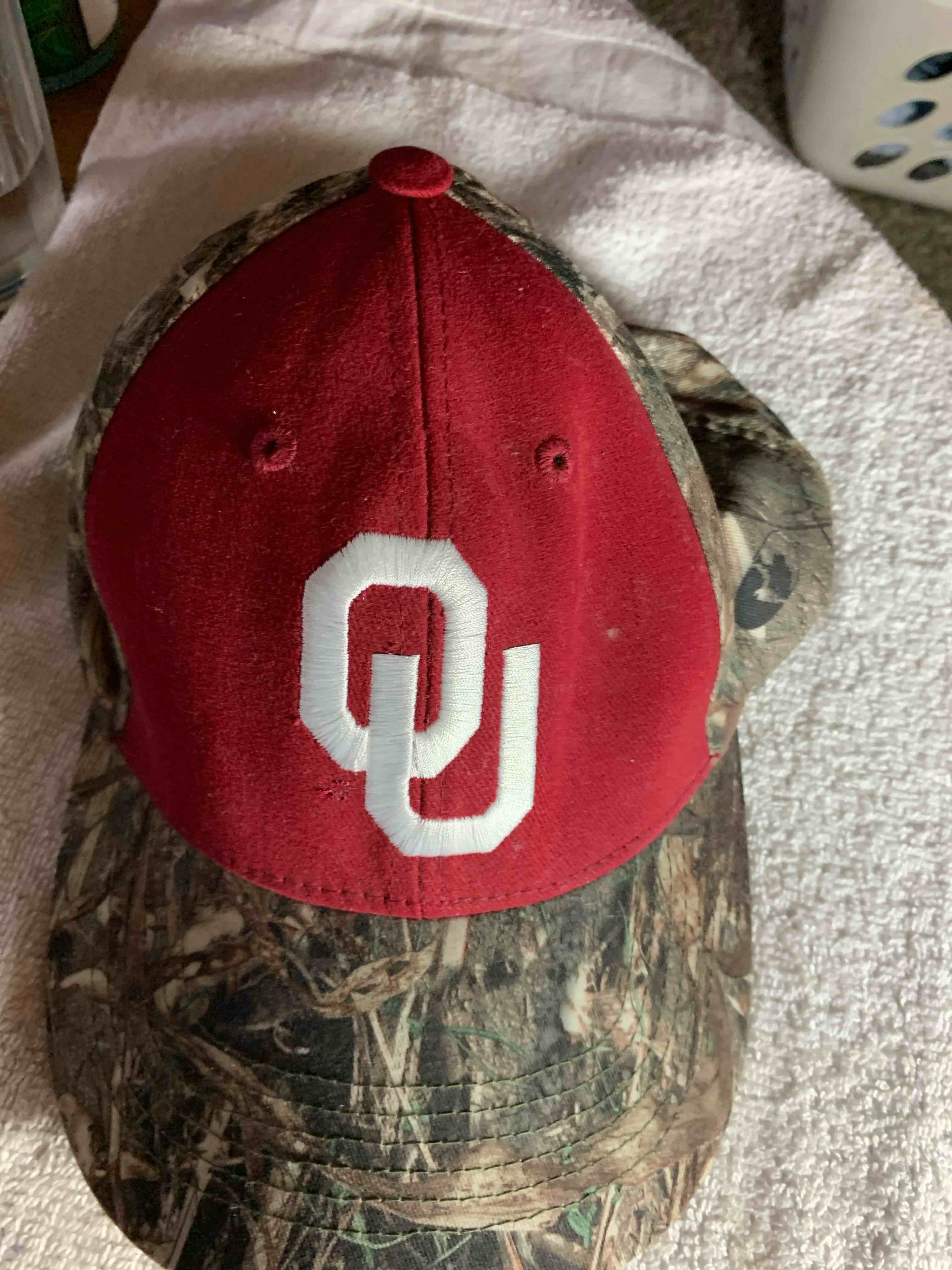 Condition photo showing Good Condition for Camo Oklahoma University Ball Cap