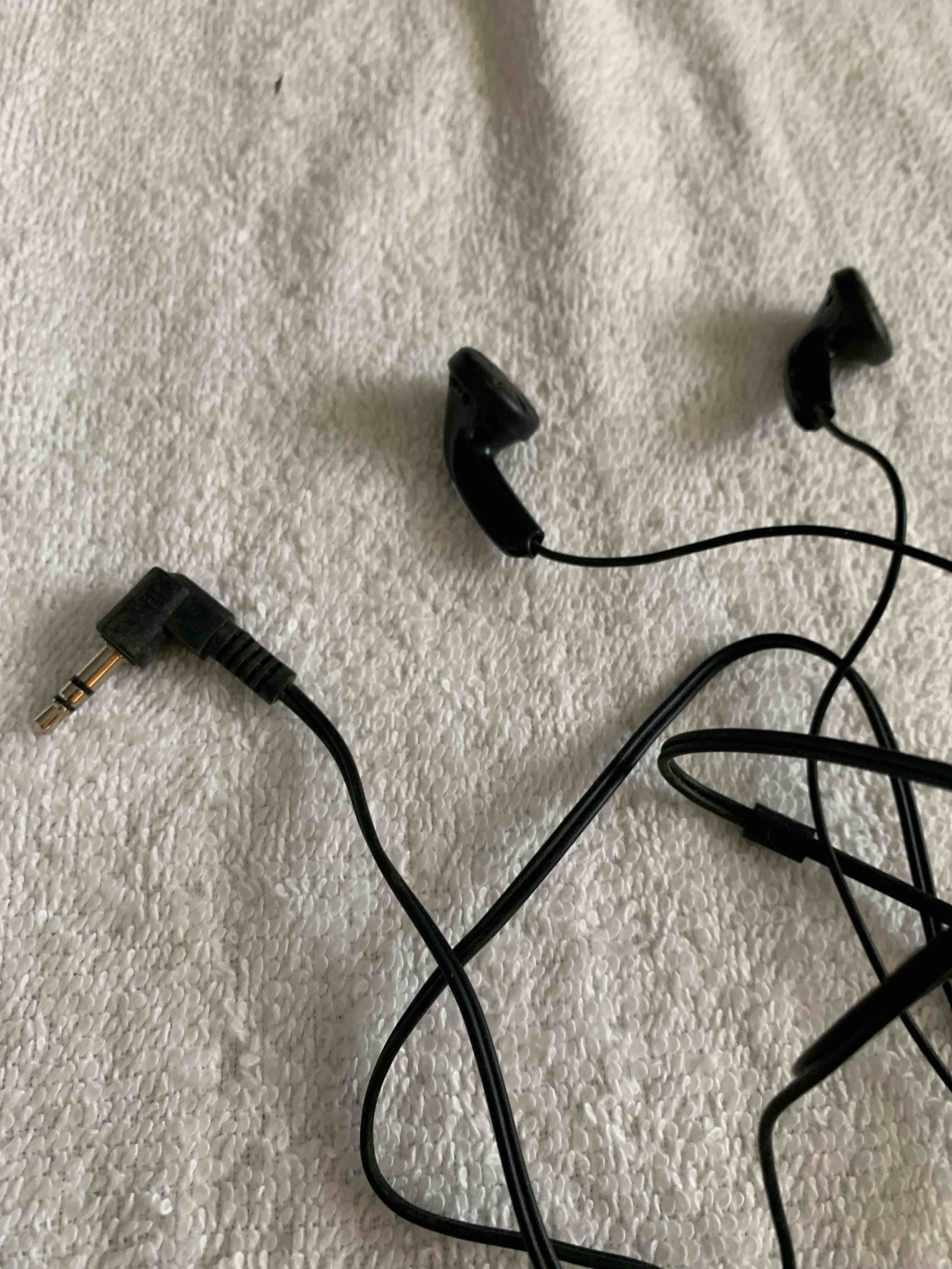 Condition photo showing Good Condition for Pair of Earphones 