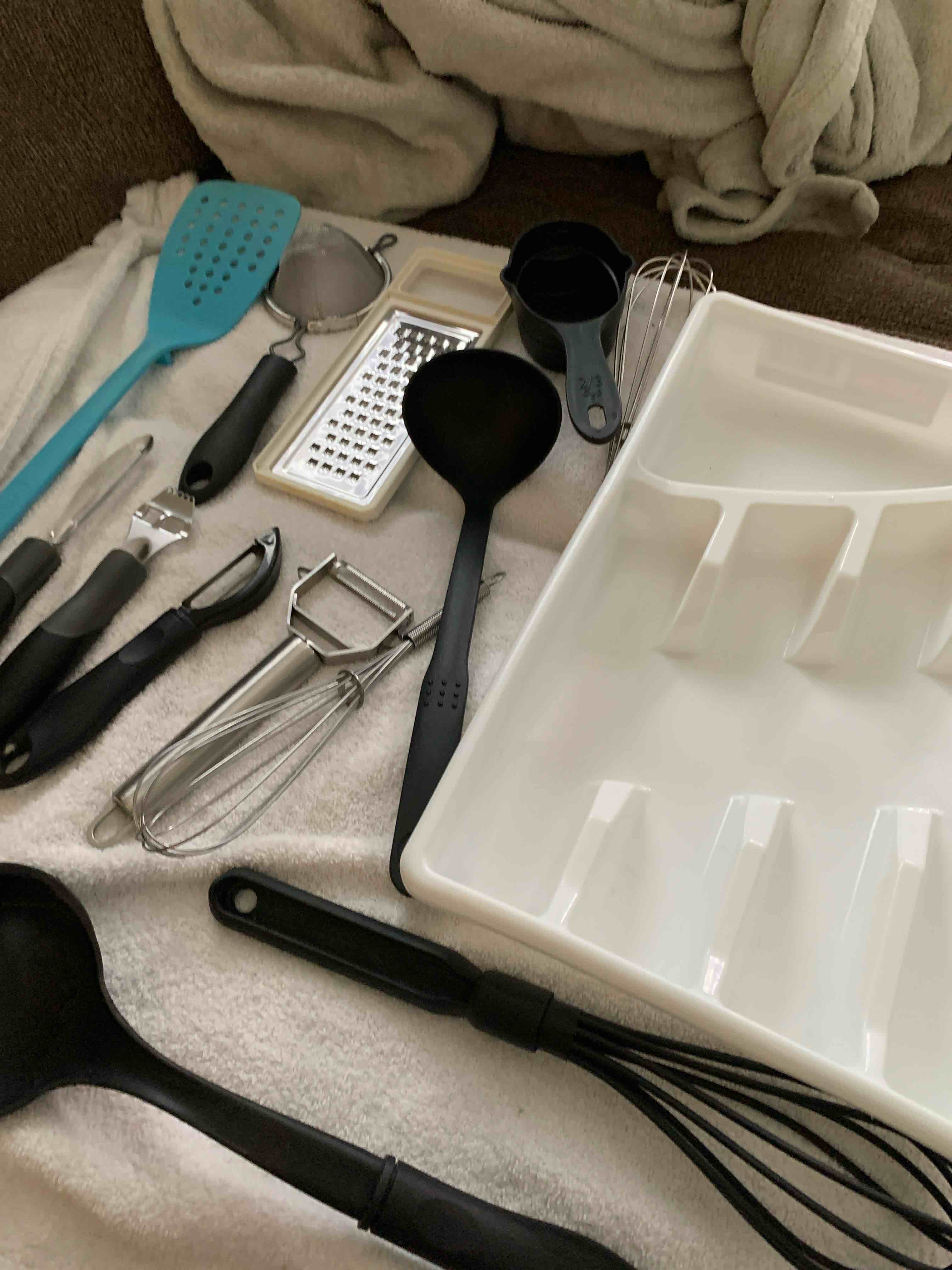 Assorted Kitchen Items, 14 pcs. 