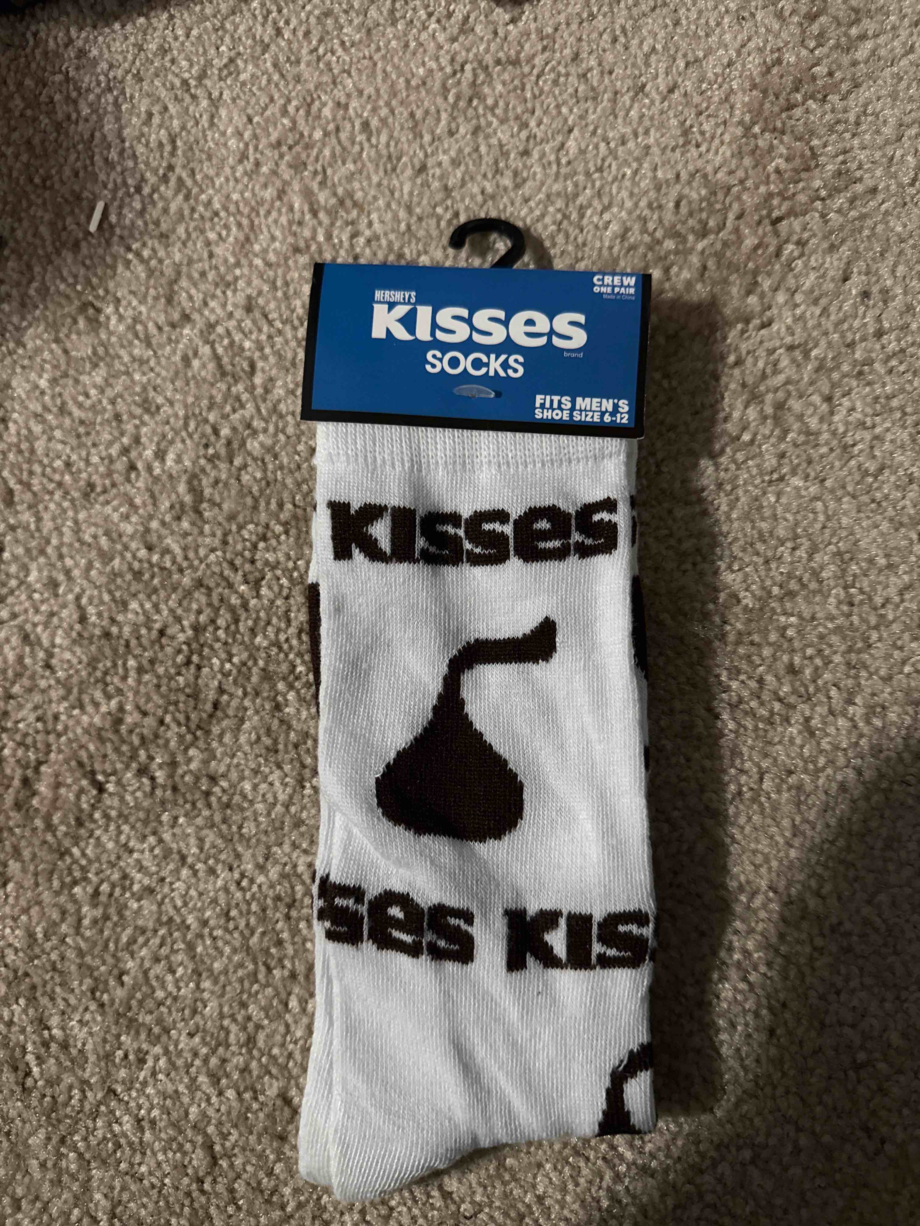 kisses crew socks 1 pair men’s size 6-12