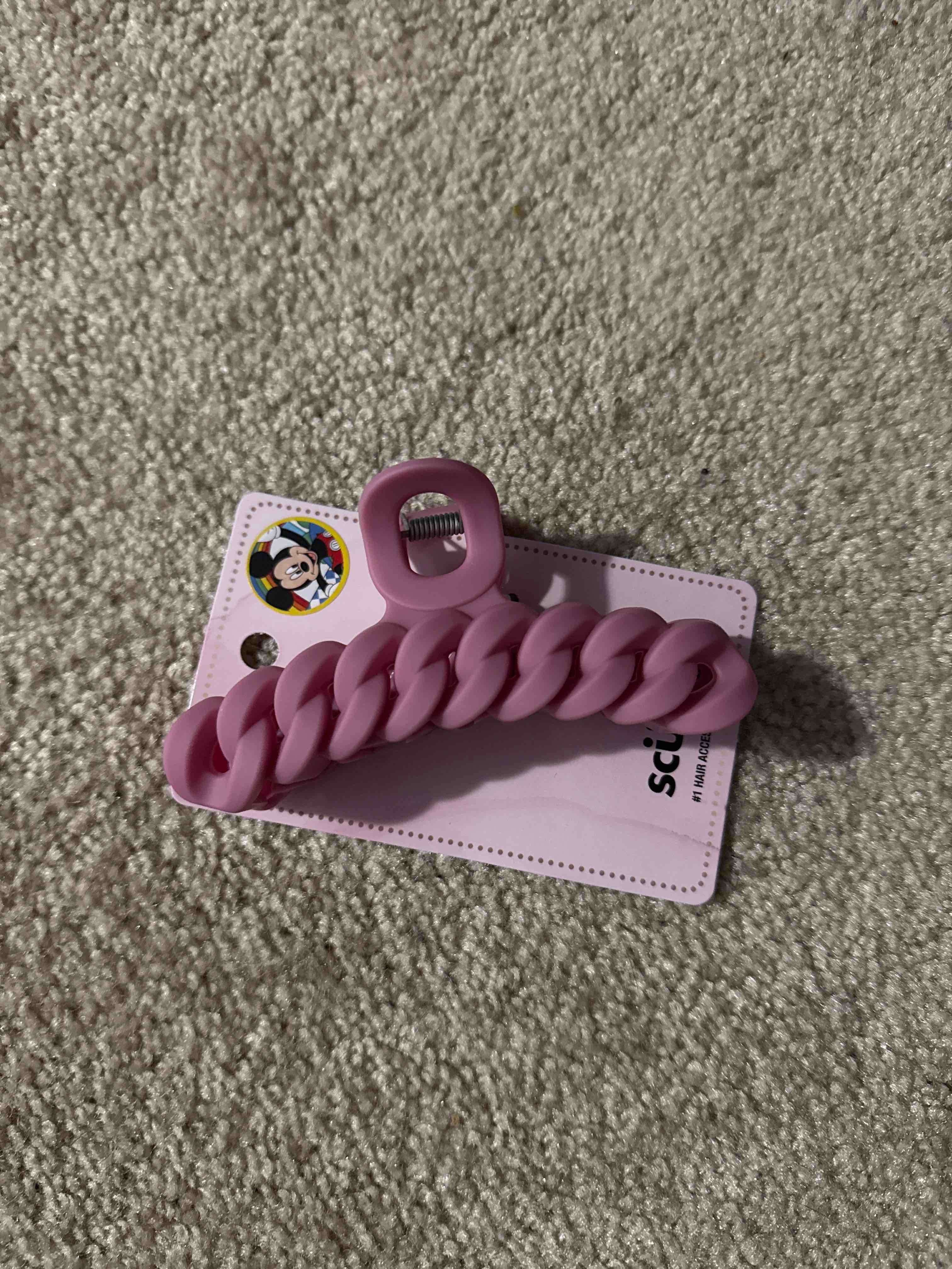 Condition photo showing New/Like New for claw clip scunci