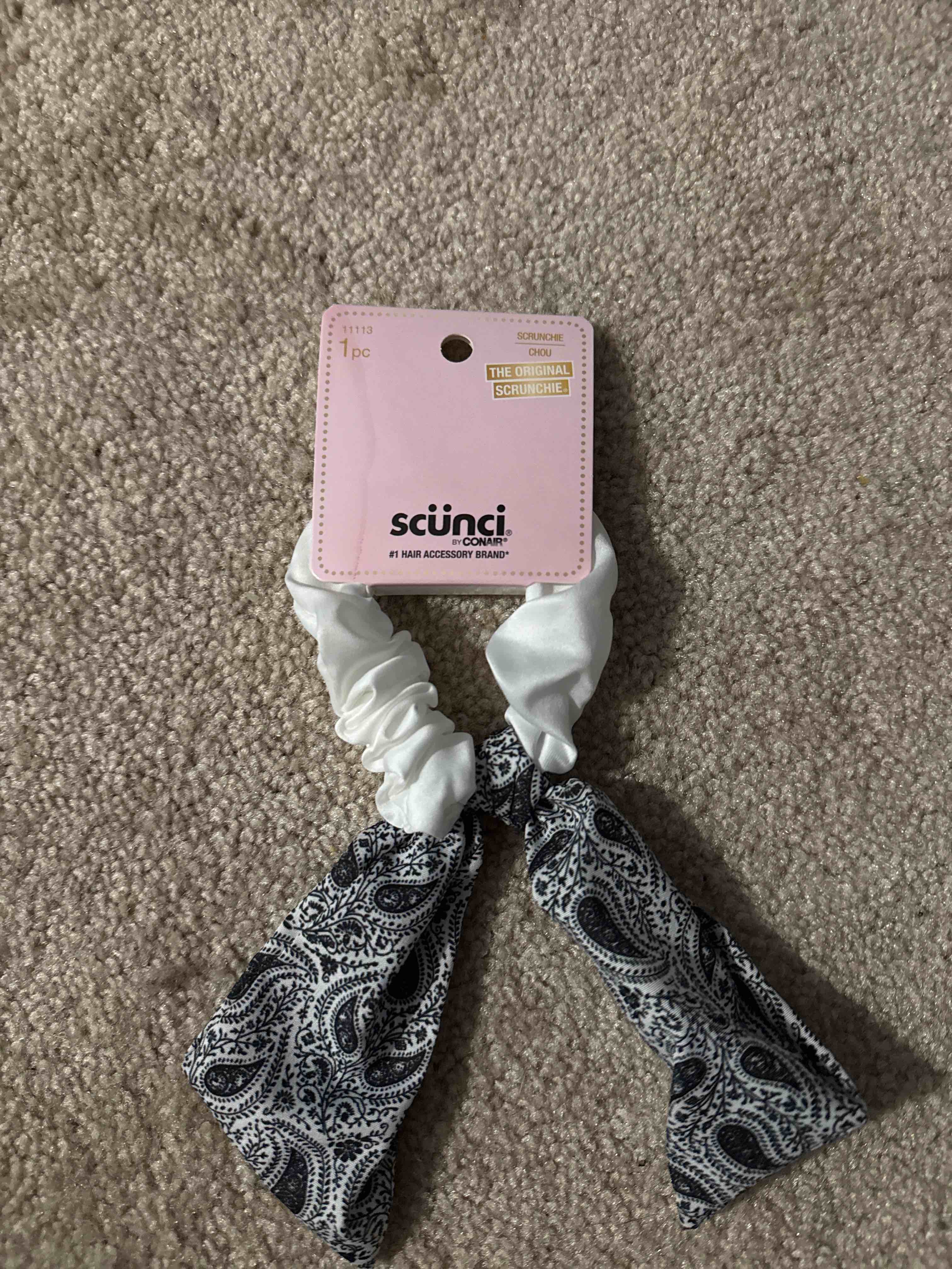 scrunchie black and white