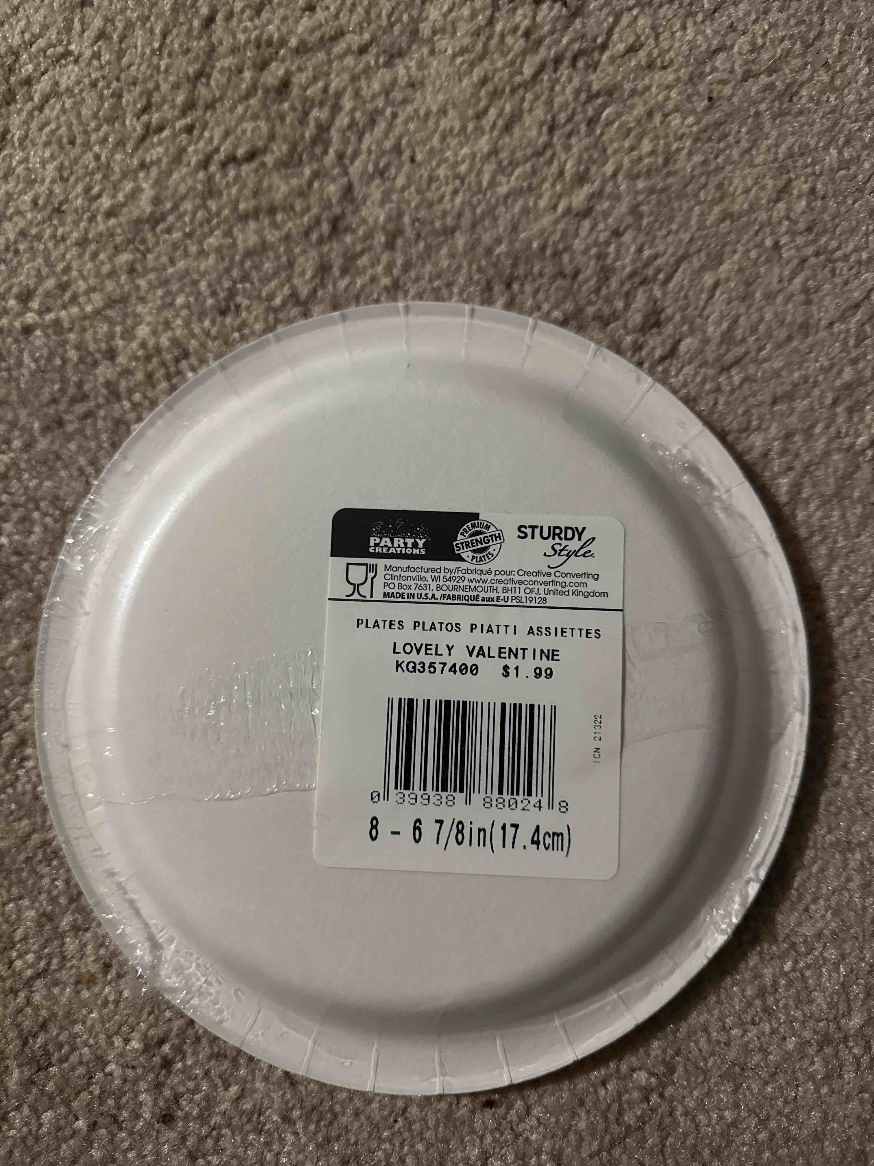 Condition photo showing New/Like New for valentine plates 8ct 6 7/8in