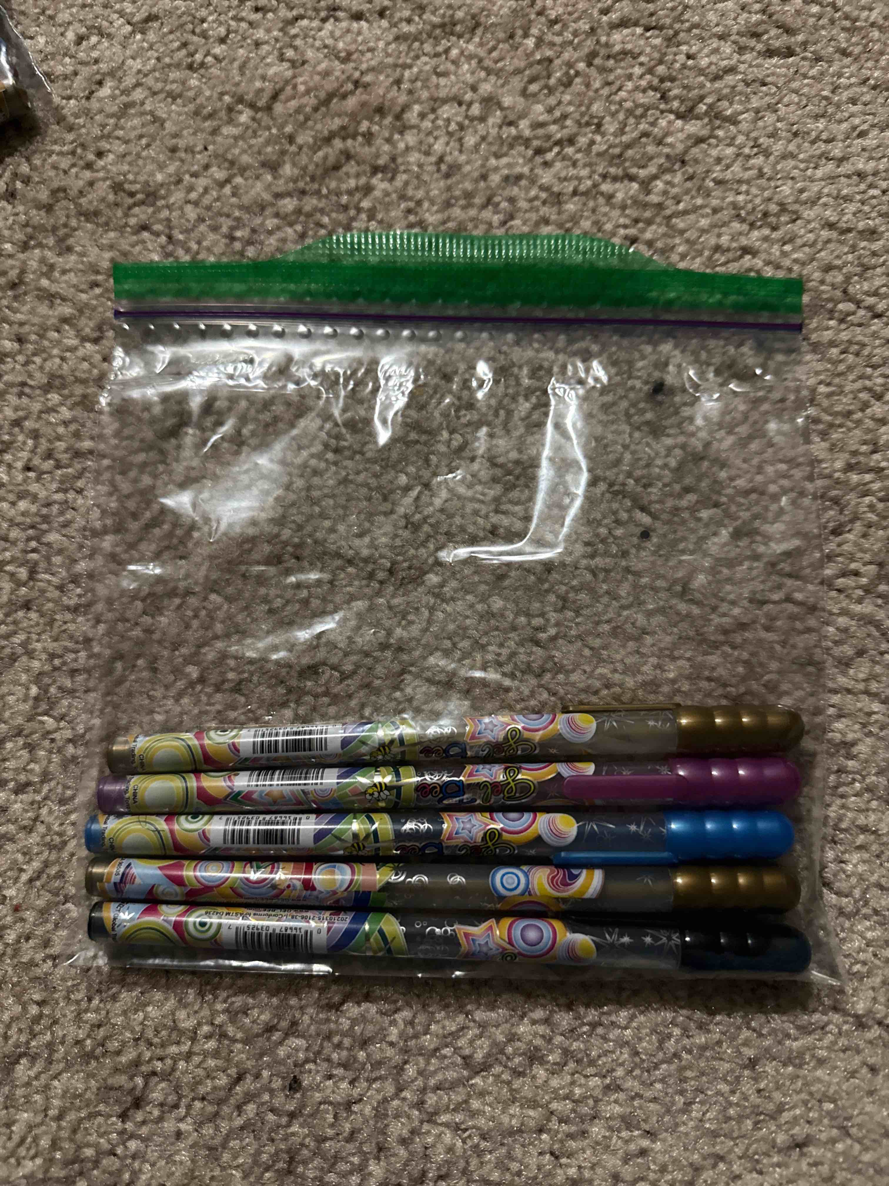 Condition photo showing New/Like New for 5 random gel pens