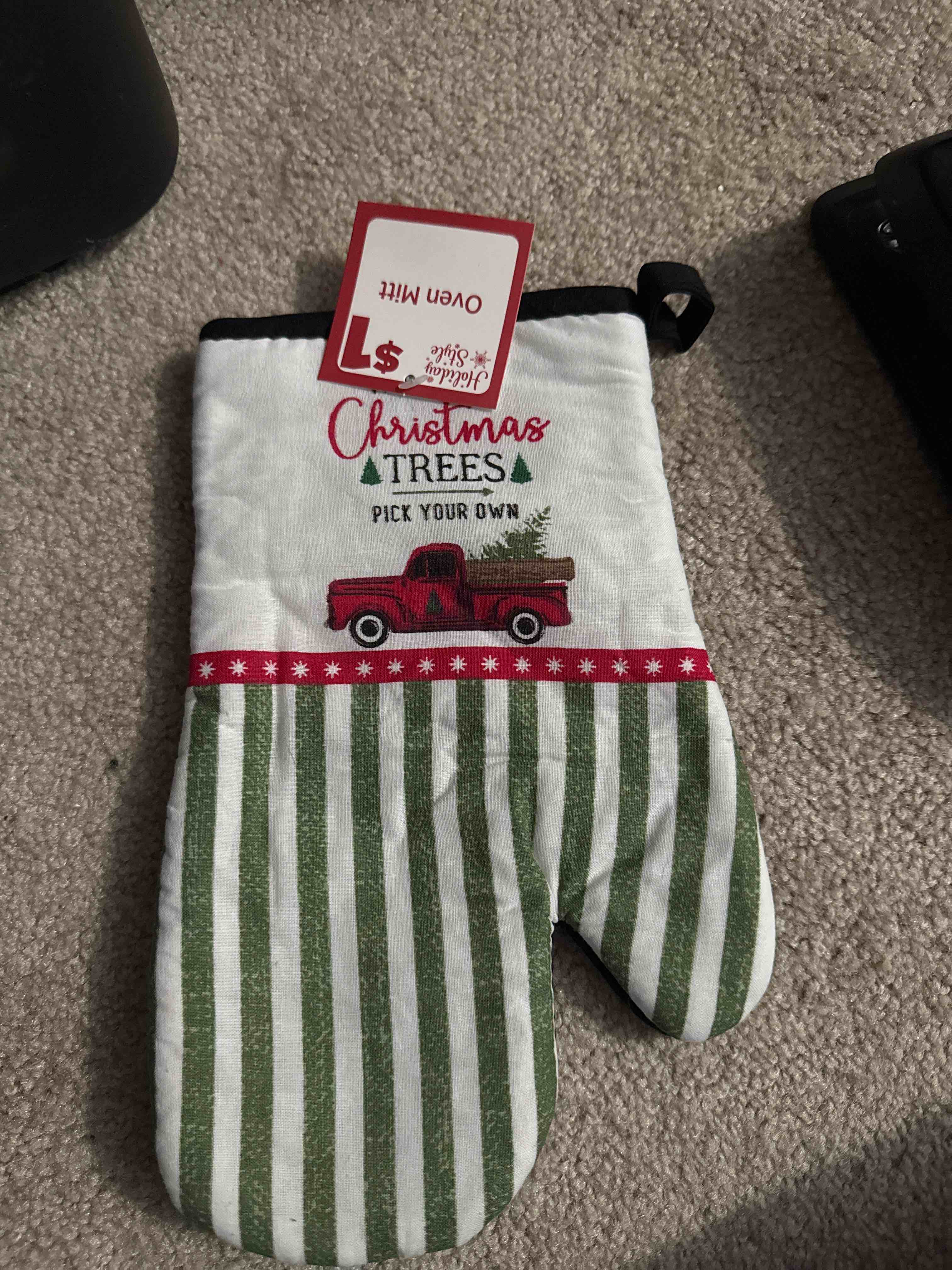 Condition photo showing New/Like New for farm fresh Christmas trees oven mitt 
