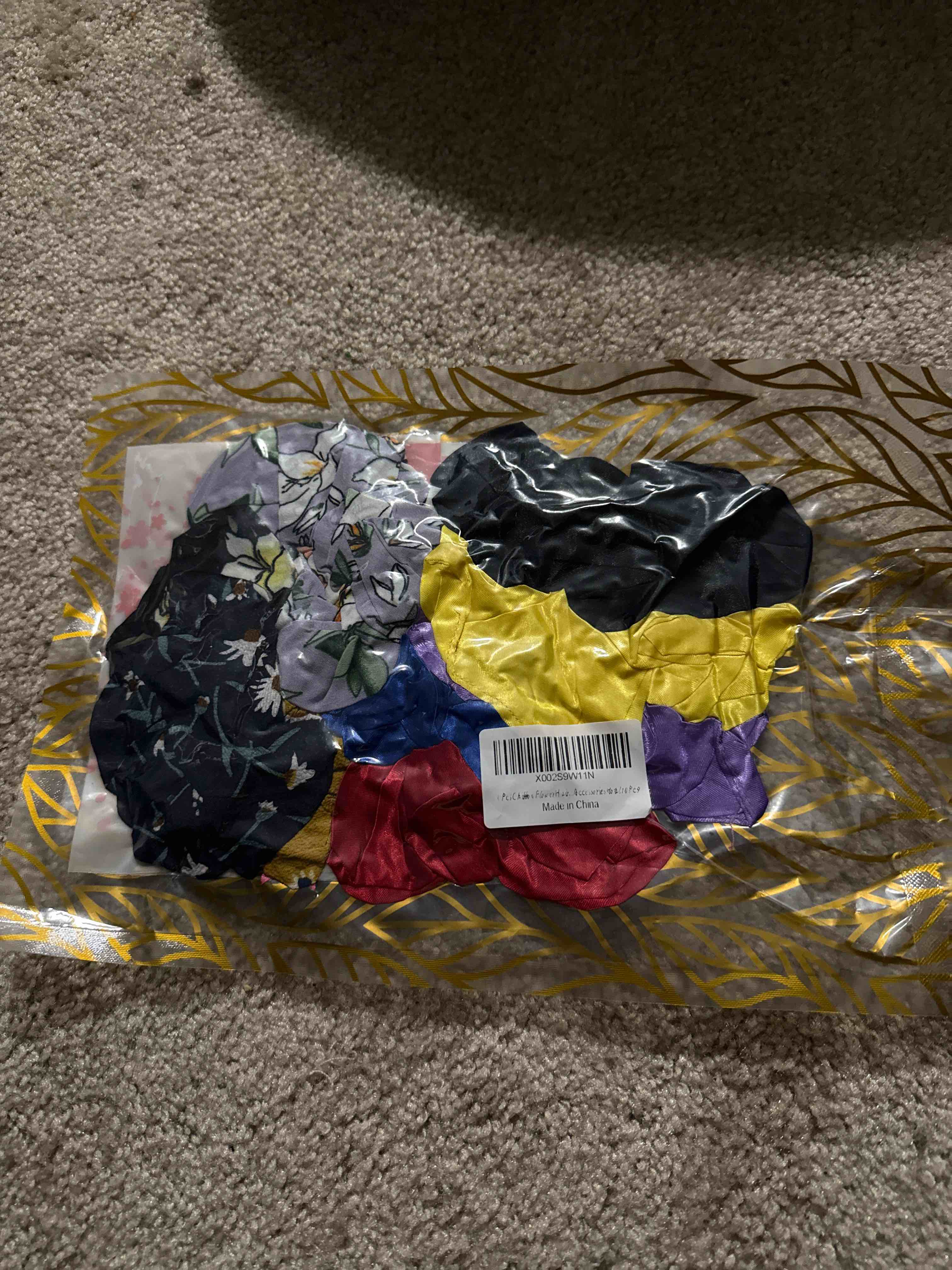 Condition photo showing New/Like New for 8-piece hair accessories 