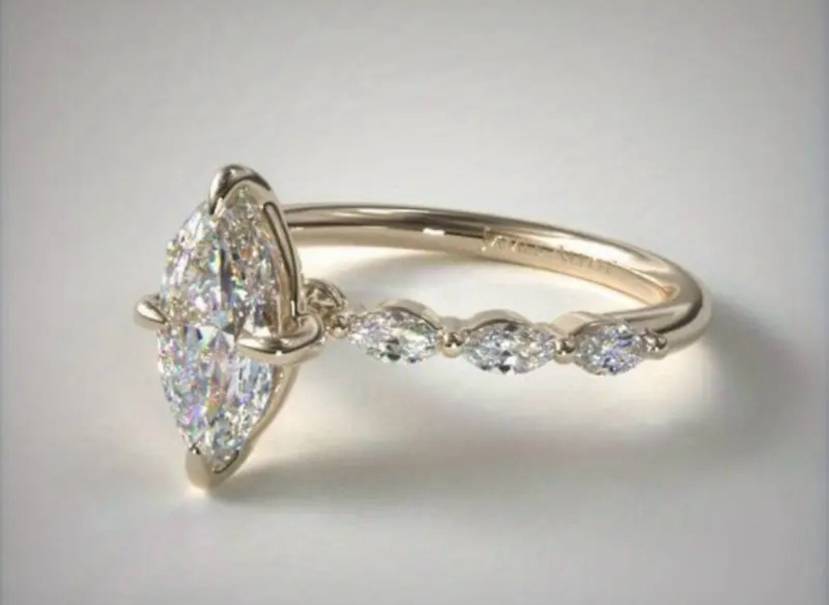 BEAUTIFUL RING WITH ACCENTED BAND (Size 9)
