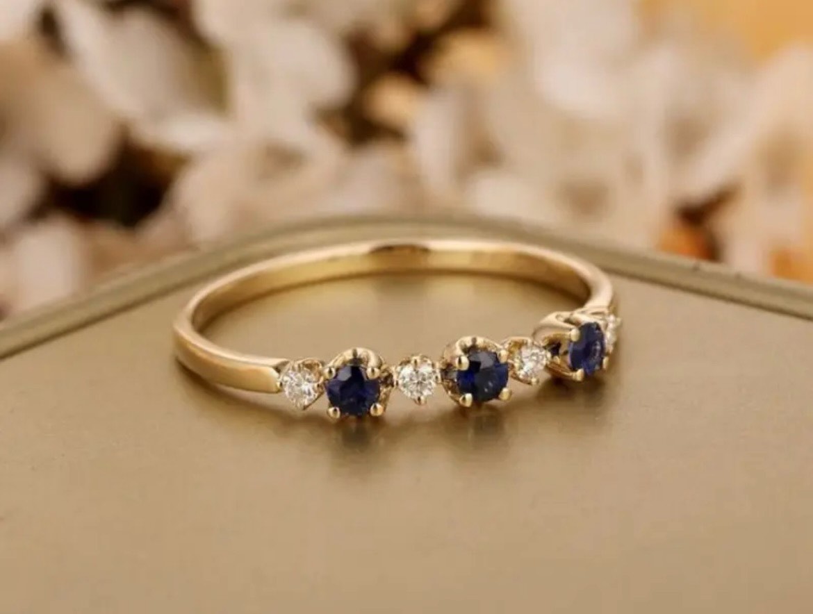 GOLD RING WITH LAVENDER ACCENTED STONES (Size 9)