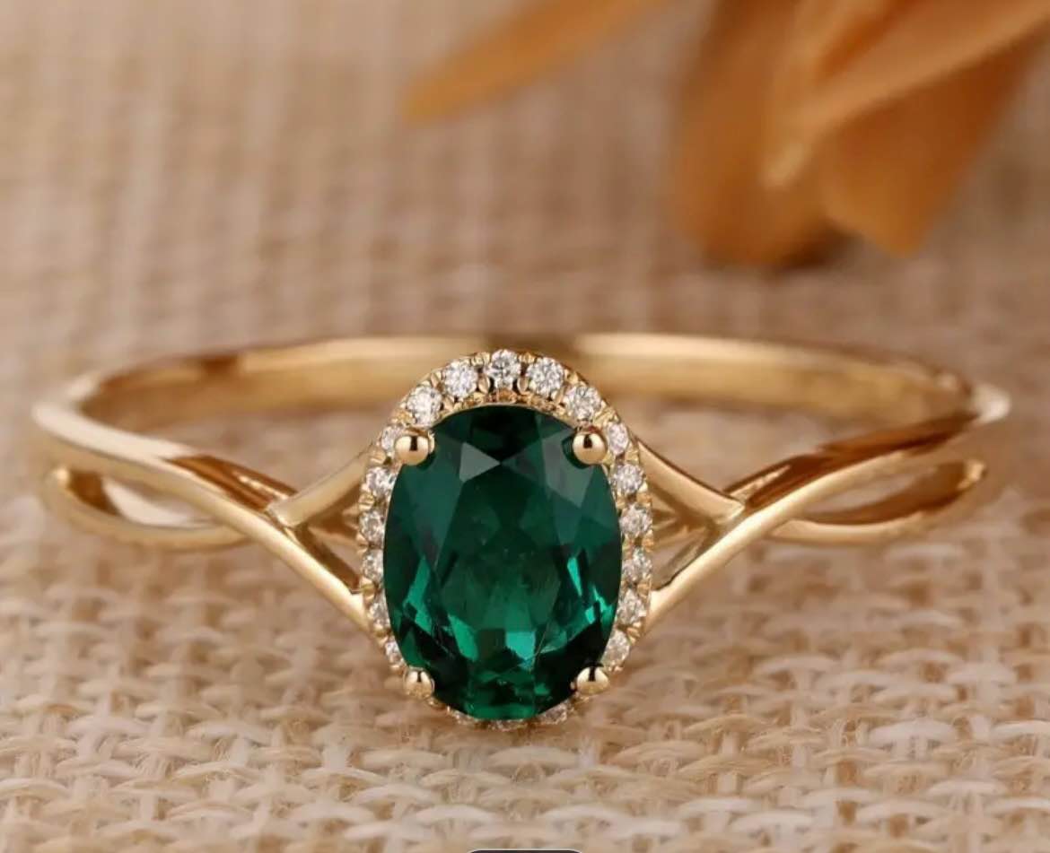 GOLD RING WITH BRAIDED BAND AND GREEN HALO CENTER (size 9)