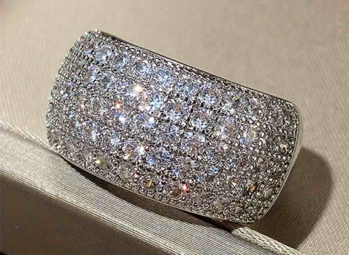 SILVER STUDDED BAND RING (Size 9)