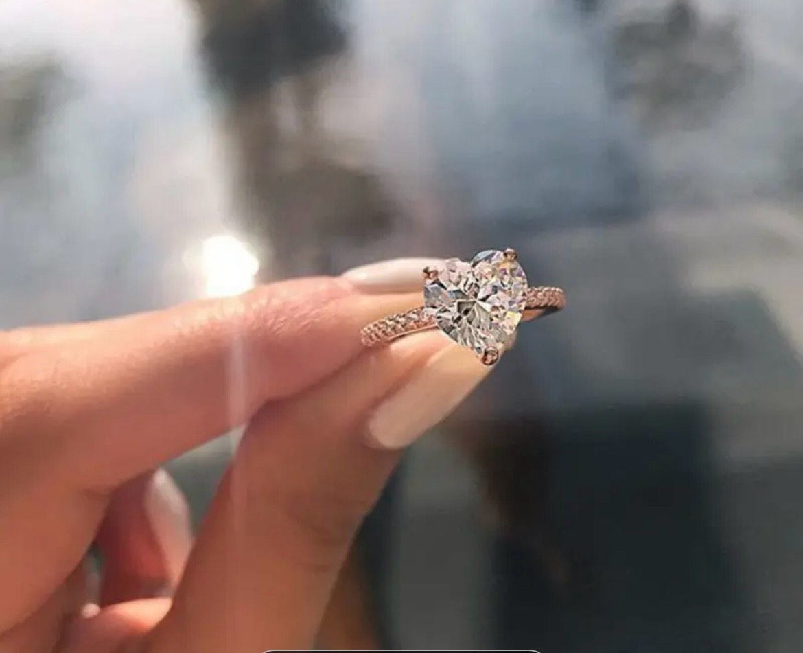 STUNNING SILVER HEART RING WITH ACCENTED BAND (Size 8)