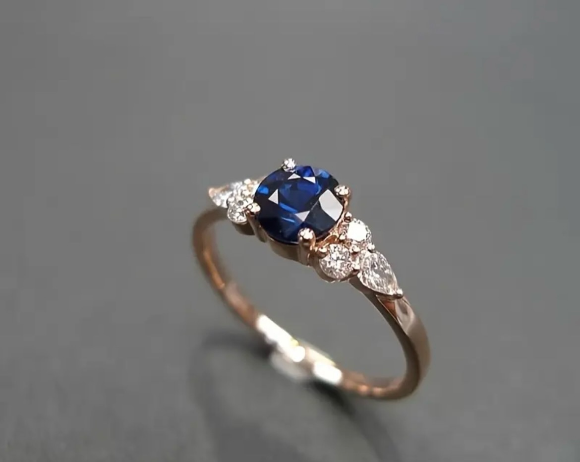  RING WITH TRISTONE ACCENT (size 9)