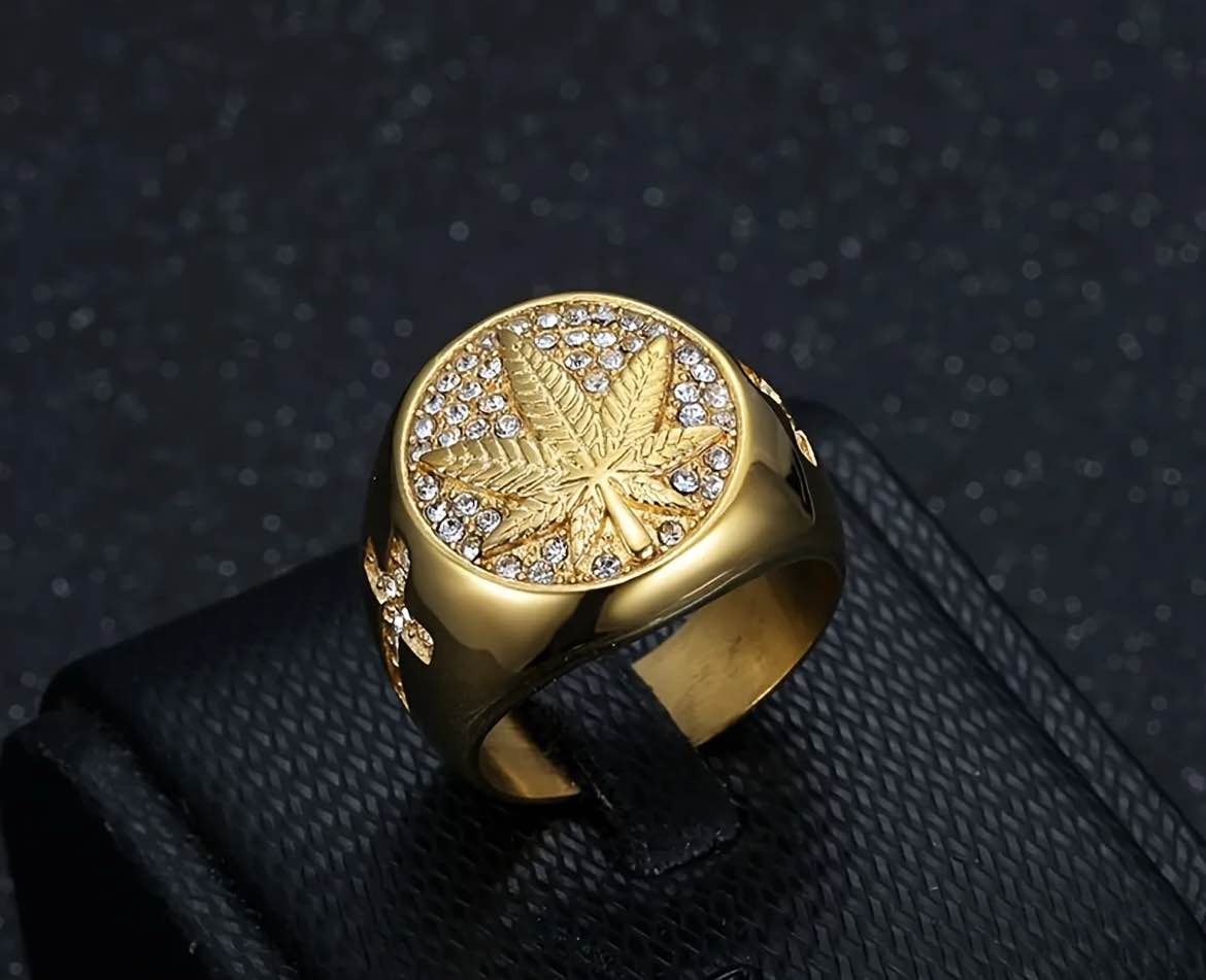 GOLD RING WITH LEAF DETAIL AND CROSS ACCENT (Size 10)
