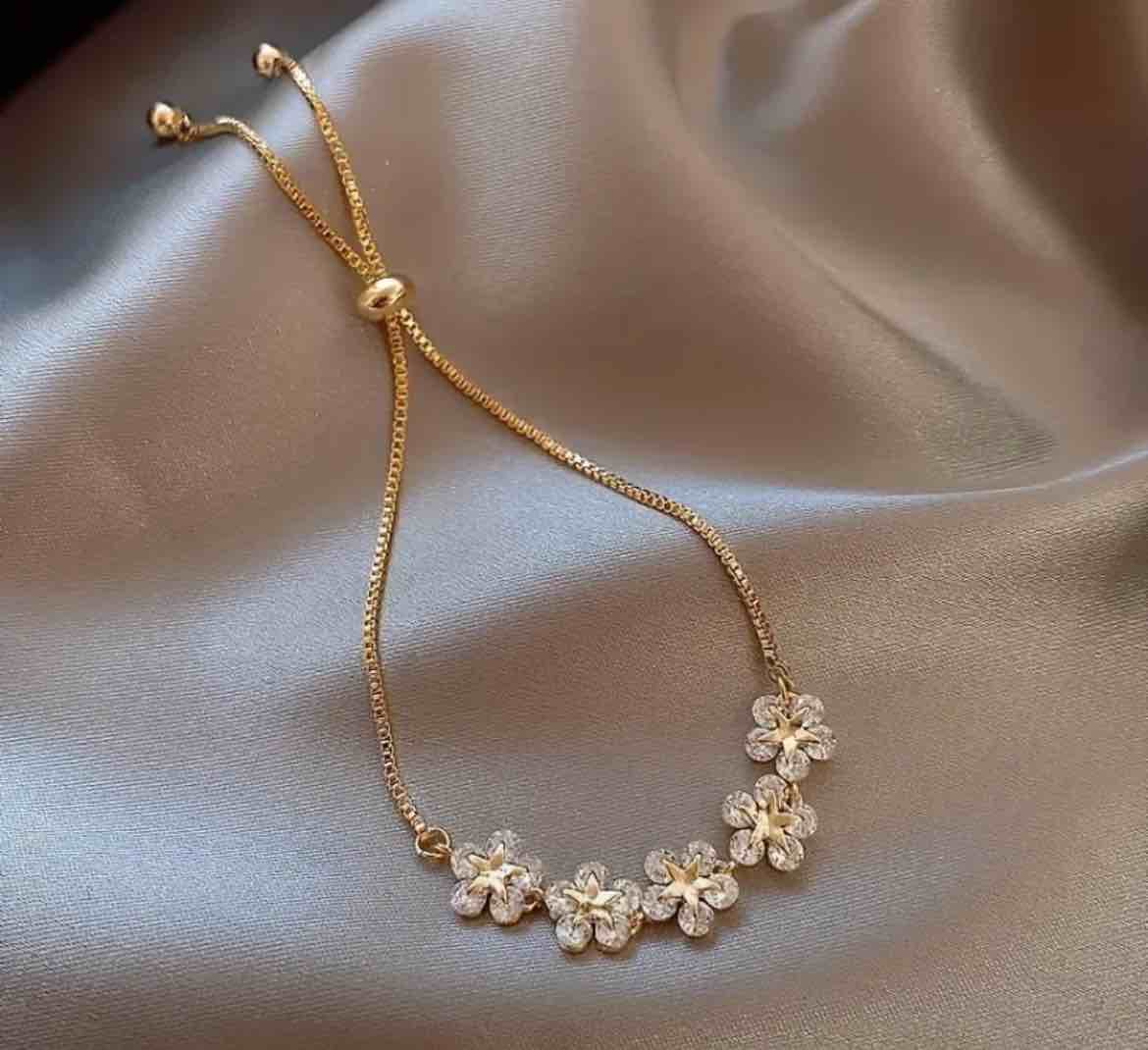 ADJUSTABLE GOLD FLOWER BRACELET 