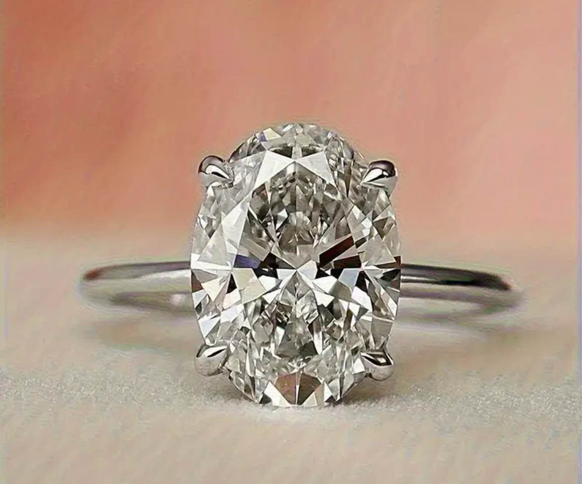 STUNNING SOLITAIRE SILVER RING (Size 9)