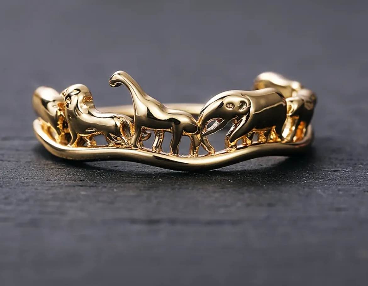 BEAUTIFUL GOLD ANIMAL MARCH RING (Size 9)