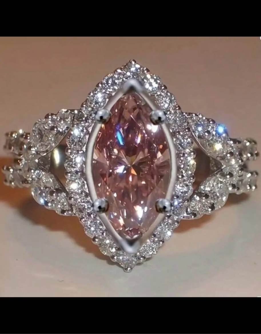 GORGEOUS ACCENTED SILVER RING (Size 9)) 