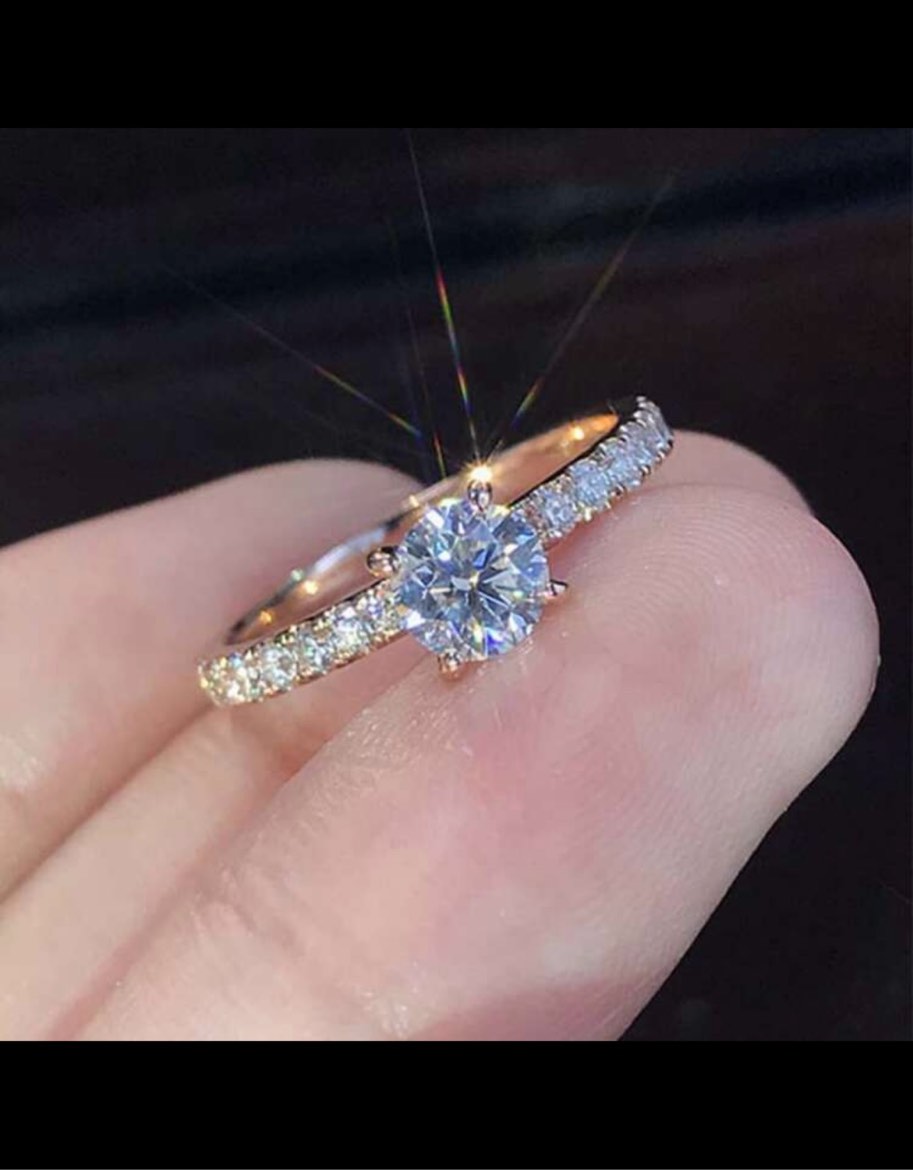 BEAUTIFUL ROSE GOLD RING WITH STUDDED BAND (Size 8) 