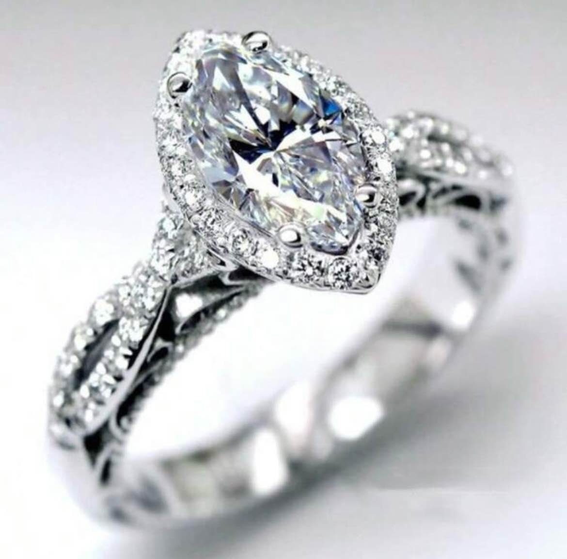 SILVER OVAL CUT STONE IN STUDDING BAND SIZE 9 
