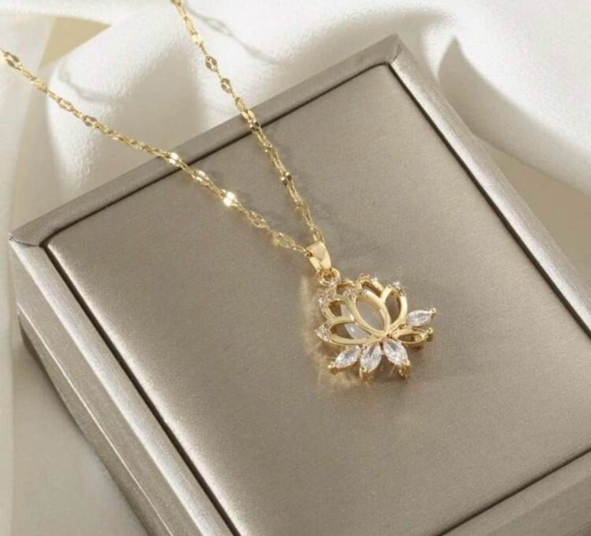 ACCENTED GOLDEN LOTUS NECKLACE