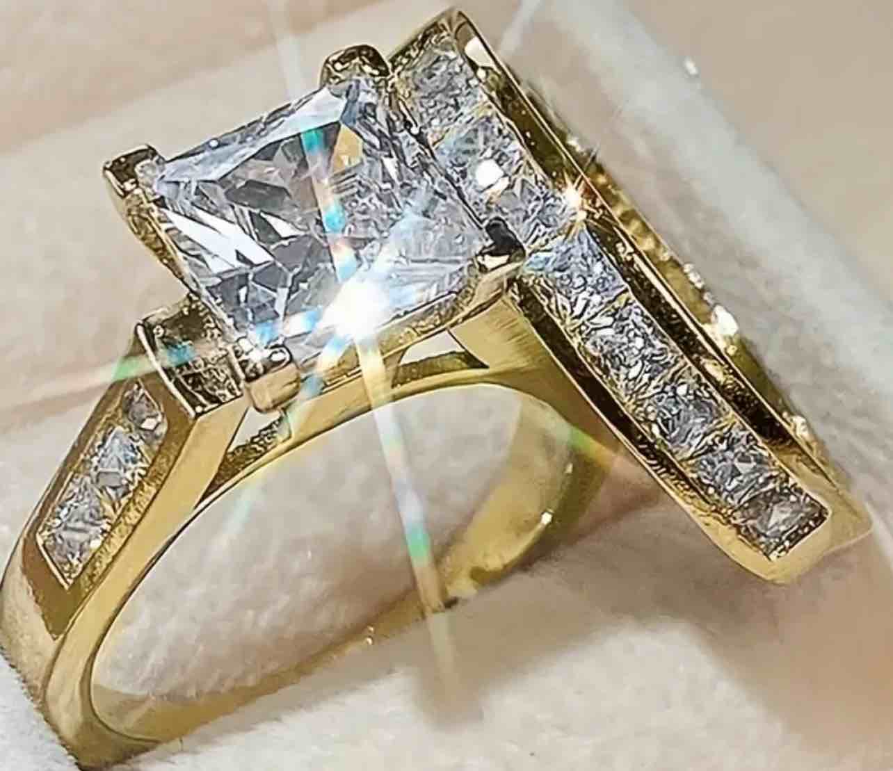 Gorgeous 925 Silver 18K Gold Plated Ring Sz 6