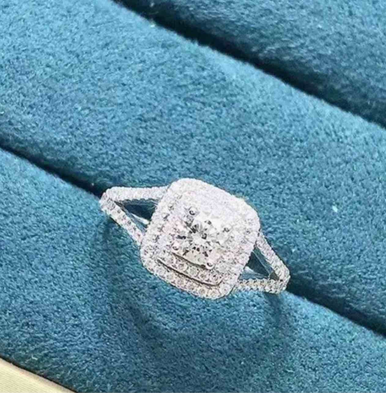 Beautiful 925 Silver Plated Sapphire Ring Sz 7