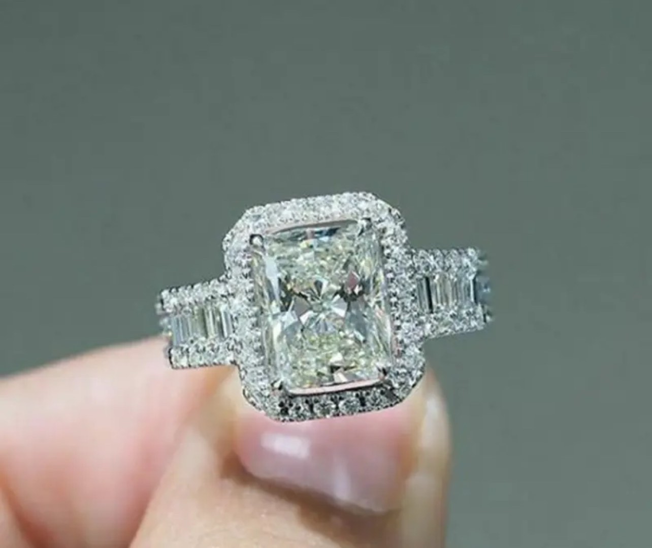 Beautiful 925 Silver Plated Sapphire Ring Sz 7