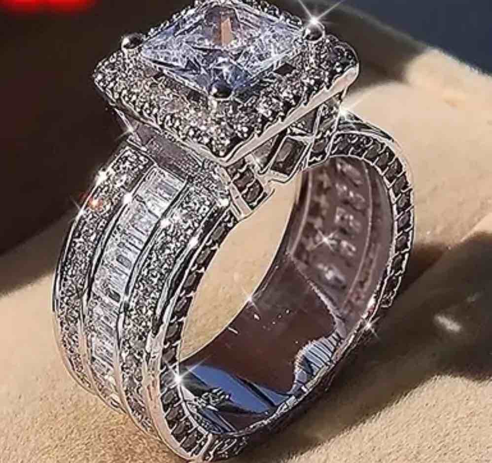 Beautiful 925 Silver Plated Sapphire Ring Sz 7