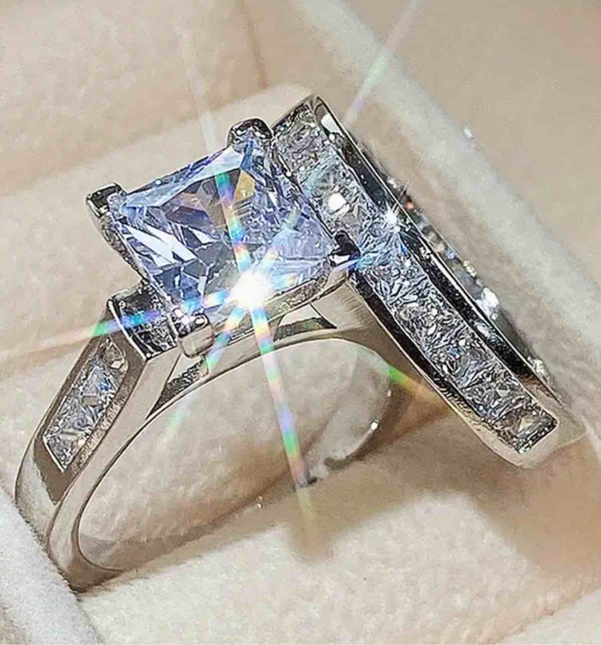 Beautiful 925 Silver Plated Sapphire Ring Sz 6