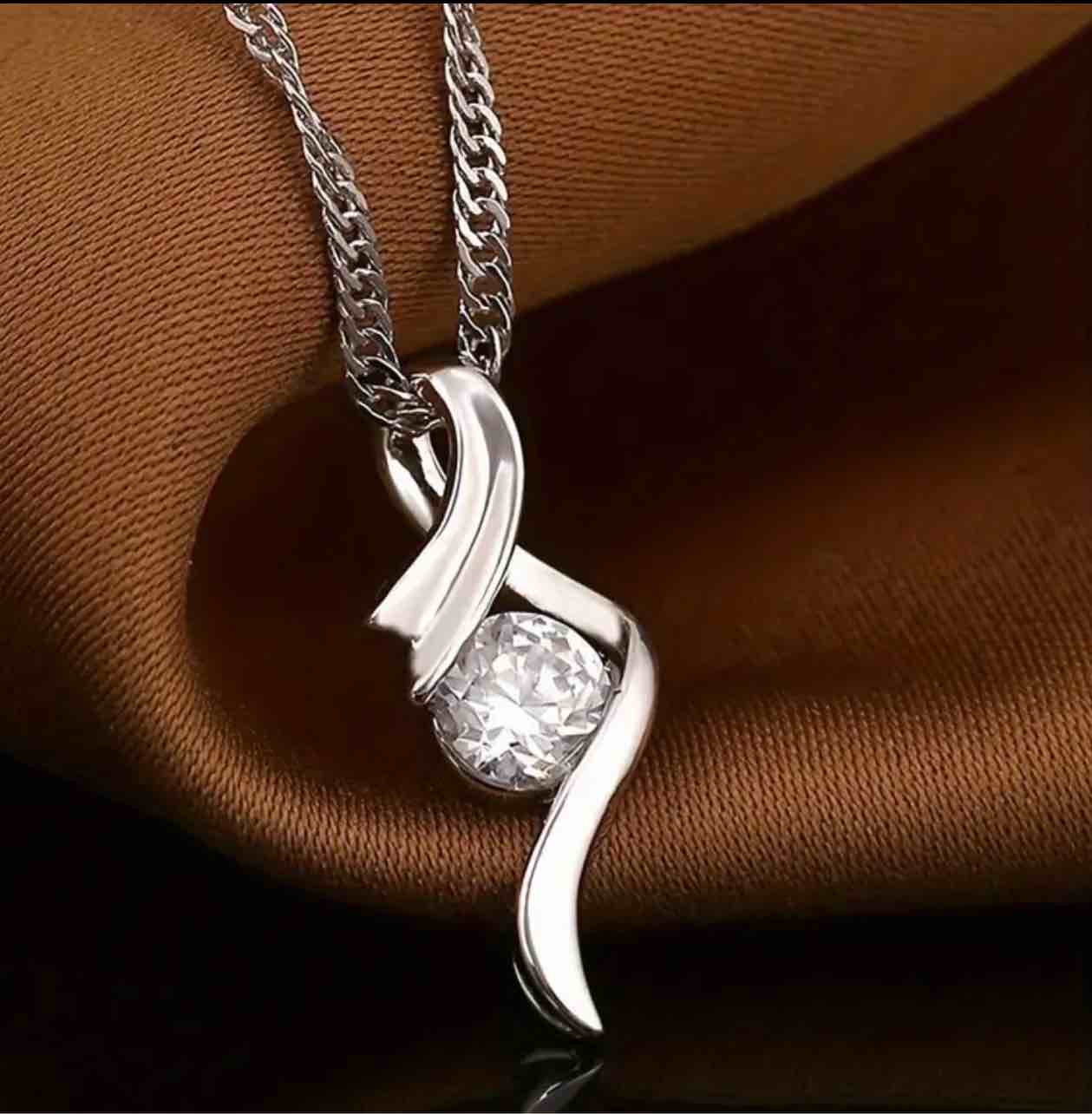 Beautiful 925 Silver Plated Sapphire Necklace 