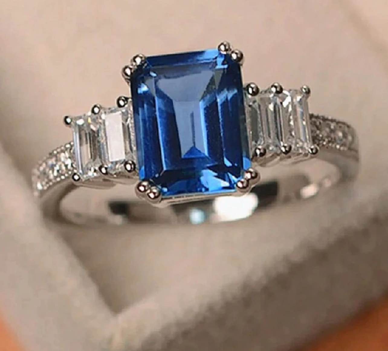 Beautiful 925 Silver Plated  Blue Sapphire Ring Sz 7