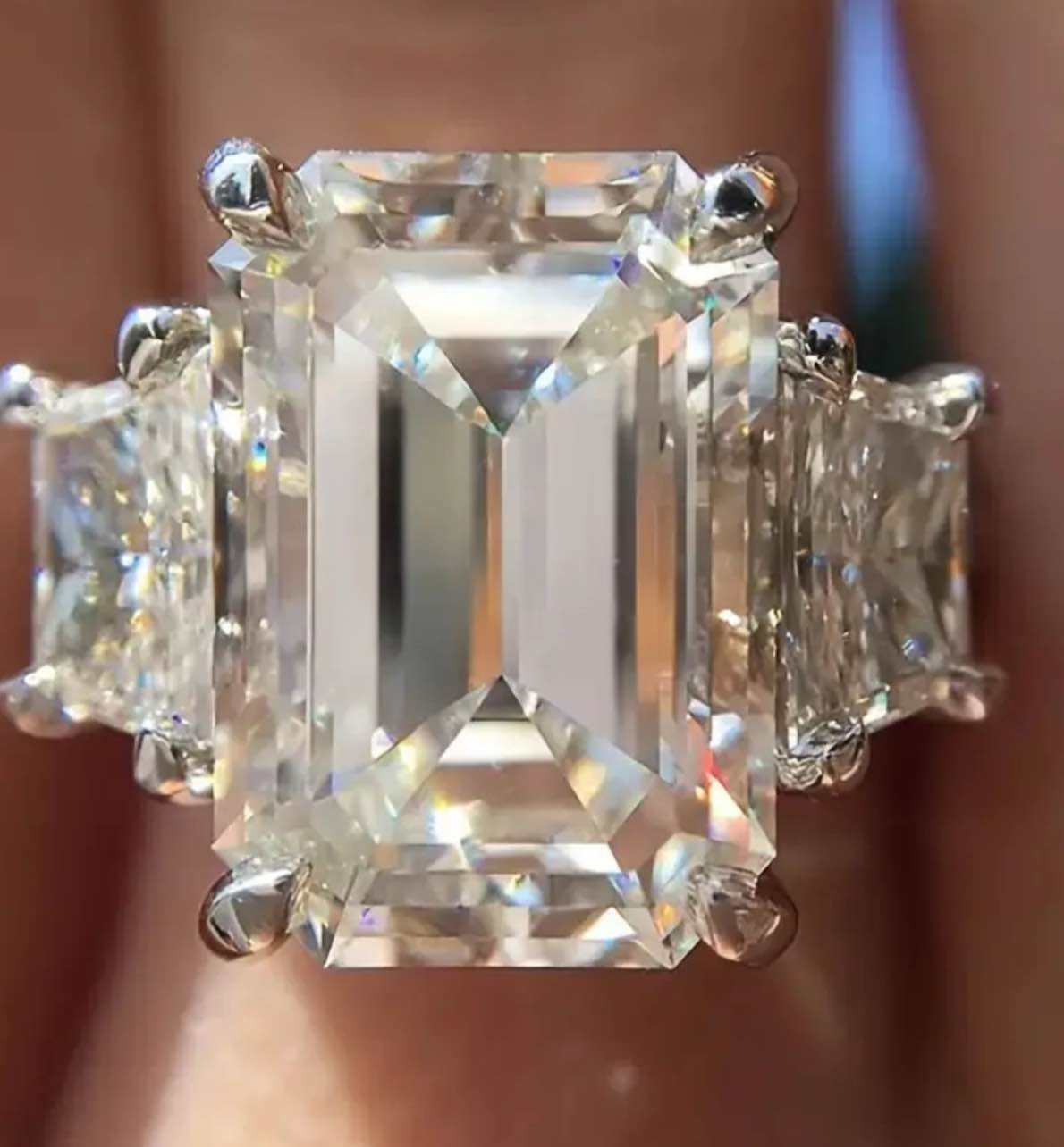 Size 9 breathtaking 925 Silver Plated emerald-cut ring