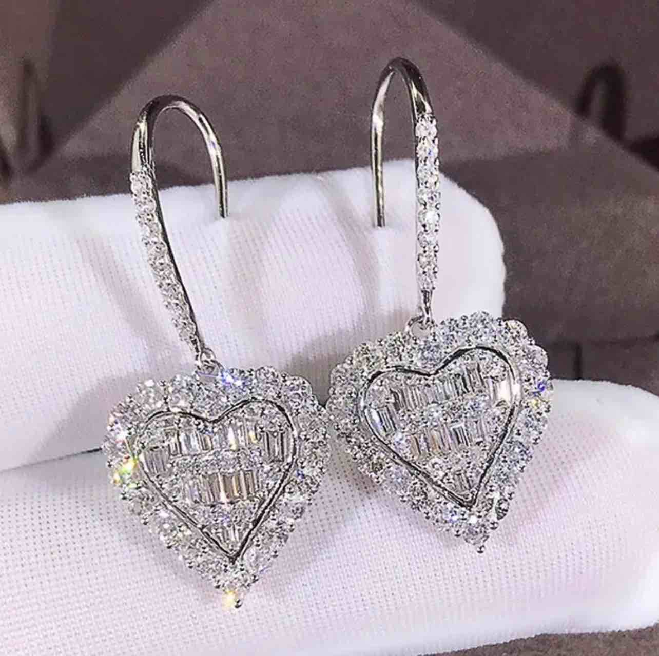 Dazzling 925 silver plated sapphire heart-shaped drop earrings 