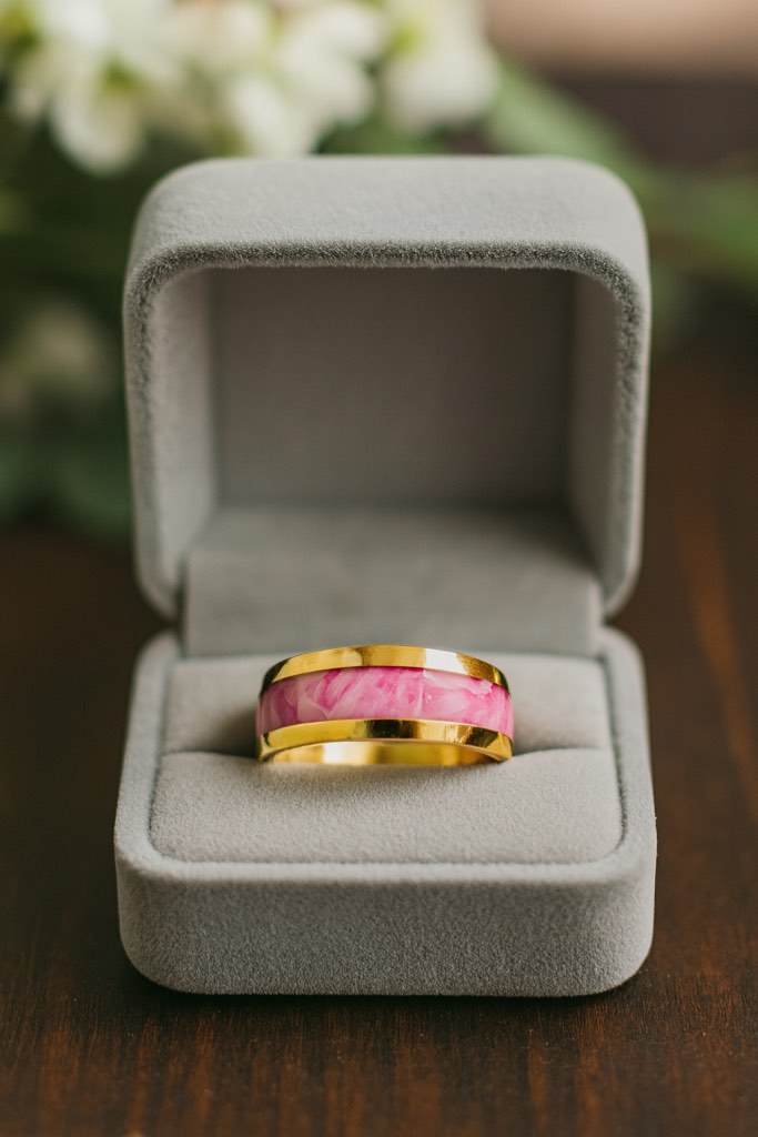 A bold 18K gold plated band with a vibrant pink marbled inlay Size 9