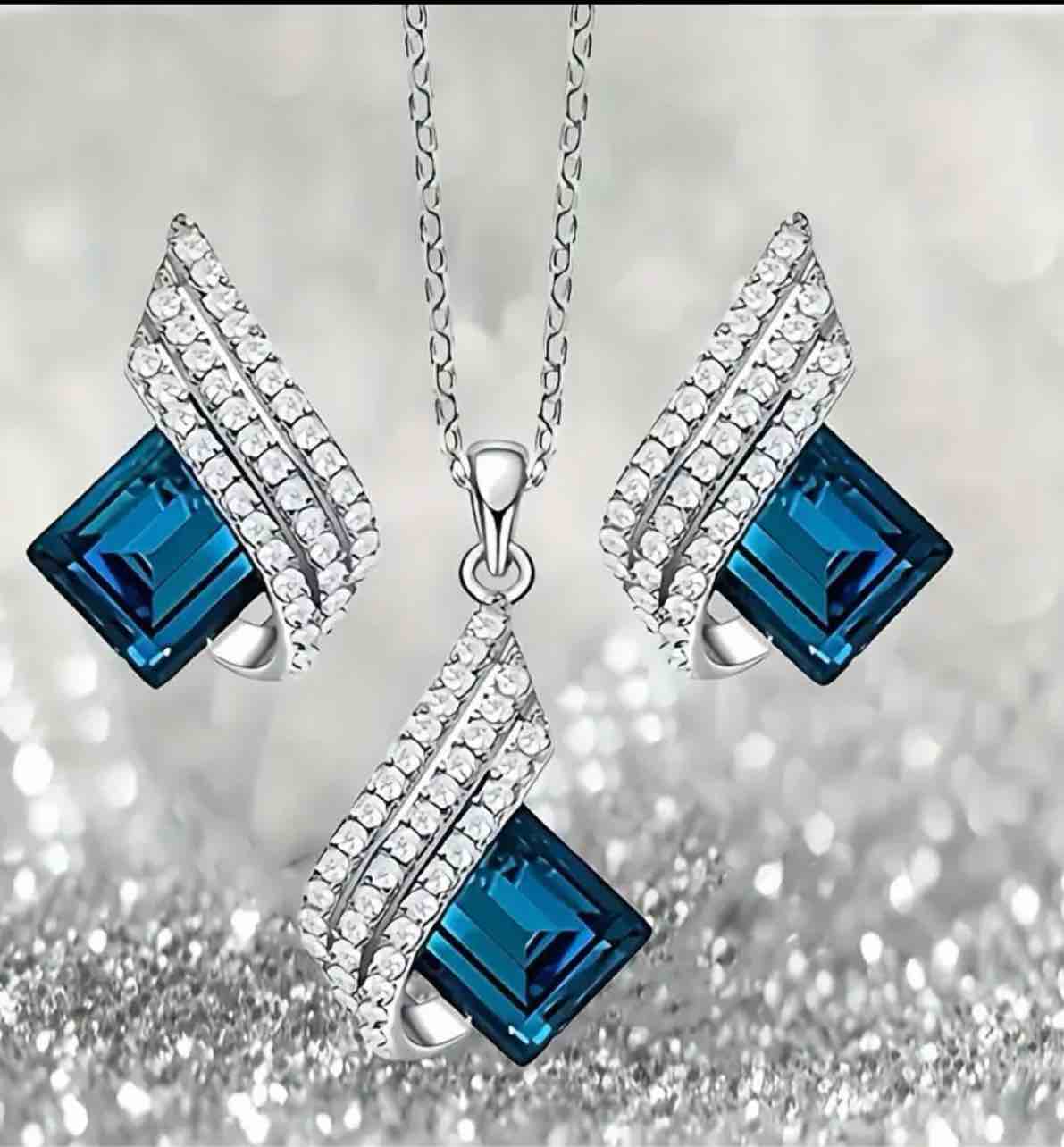 Gorgeous 925 Silver Plated Necklace And Earrings Set 