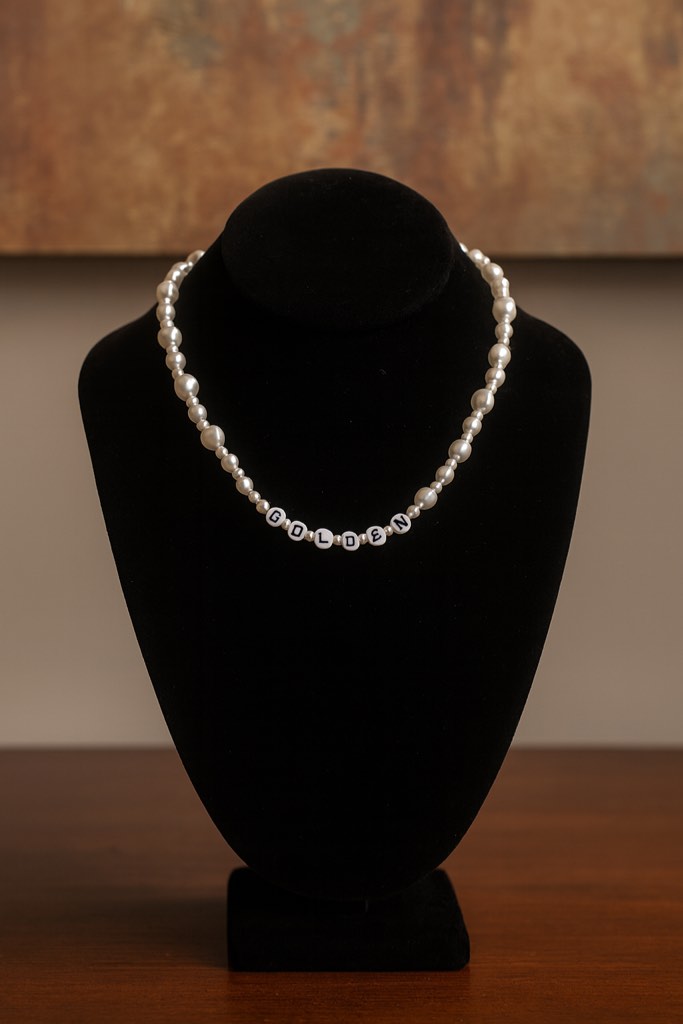 Elegant pearl necklace