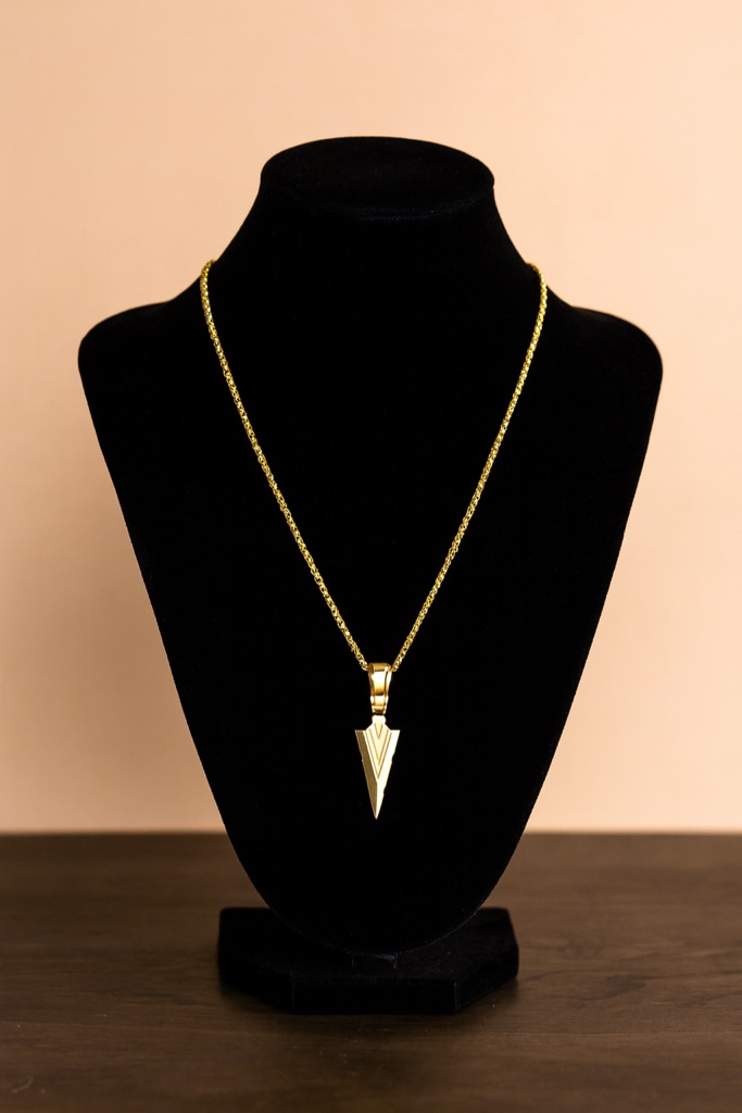 Elegant 18k gold plated arrowhead  necklace 