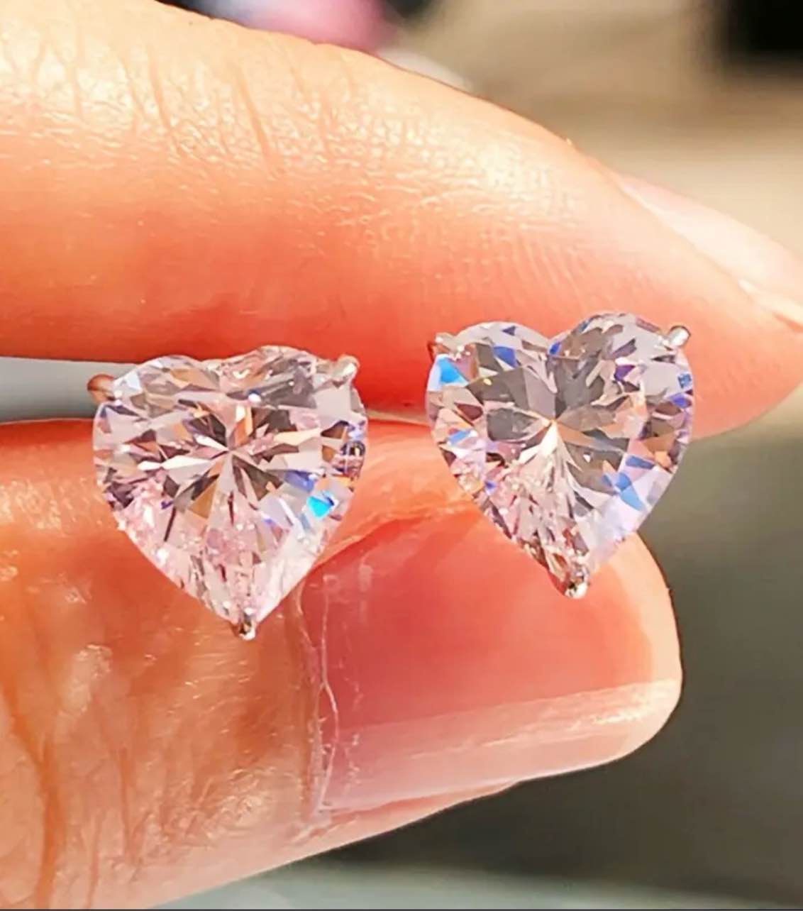 Beautiful 925 silver plated heart-shaped crystal stud earrings 