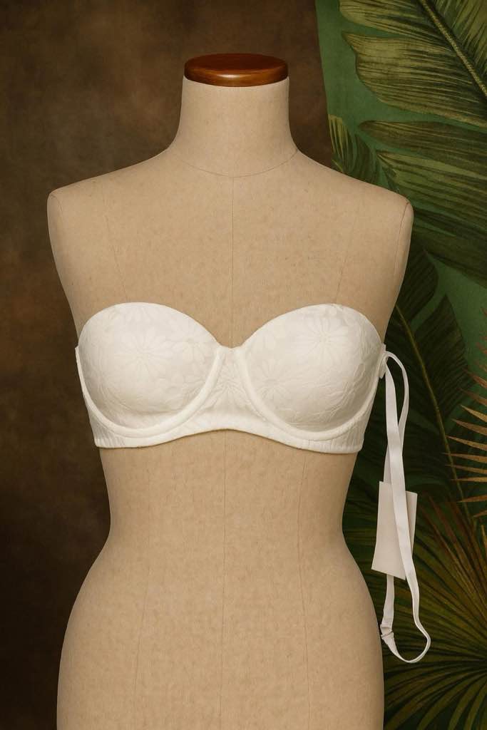Half bra  Underwire  Strapes included  Size 38DDD