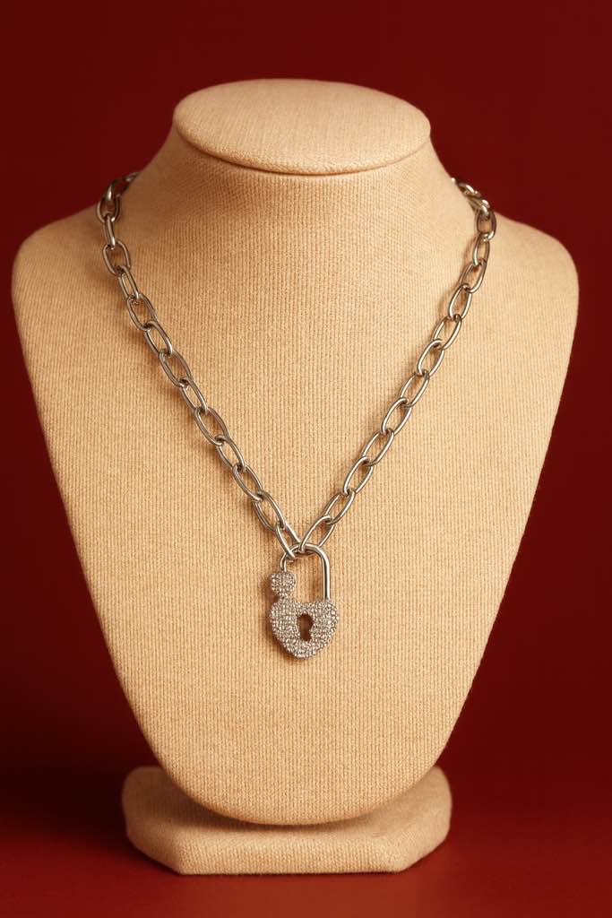 Gorgeous 925 Silver plated sapphire necklace 