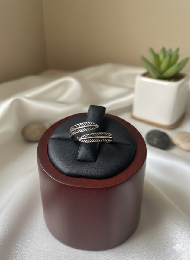 Elegant 925 silver plated Ring size 8