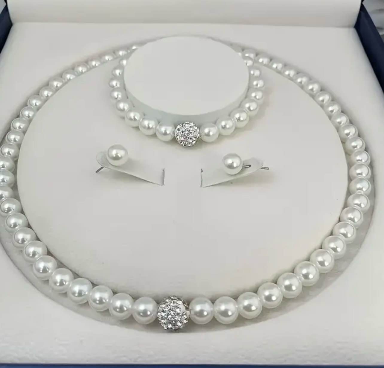 Gorgeous Pearl Necklace Set