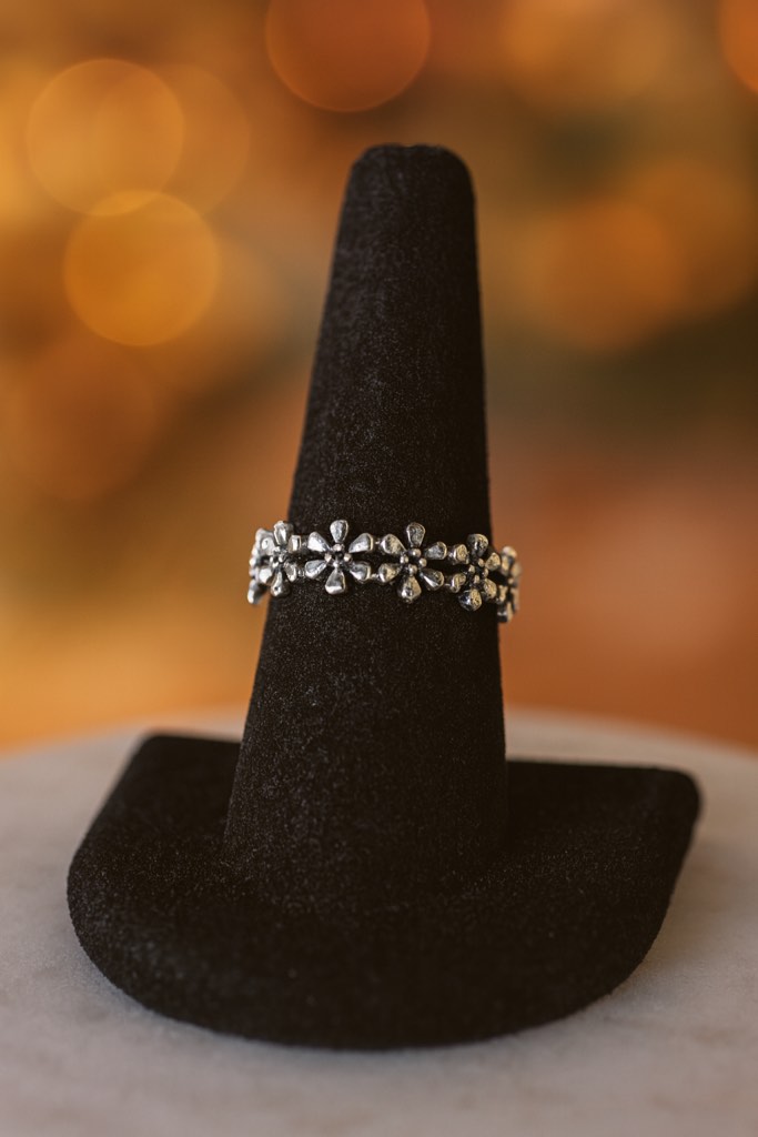 Elegant 925 silver plated ring size 8