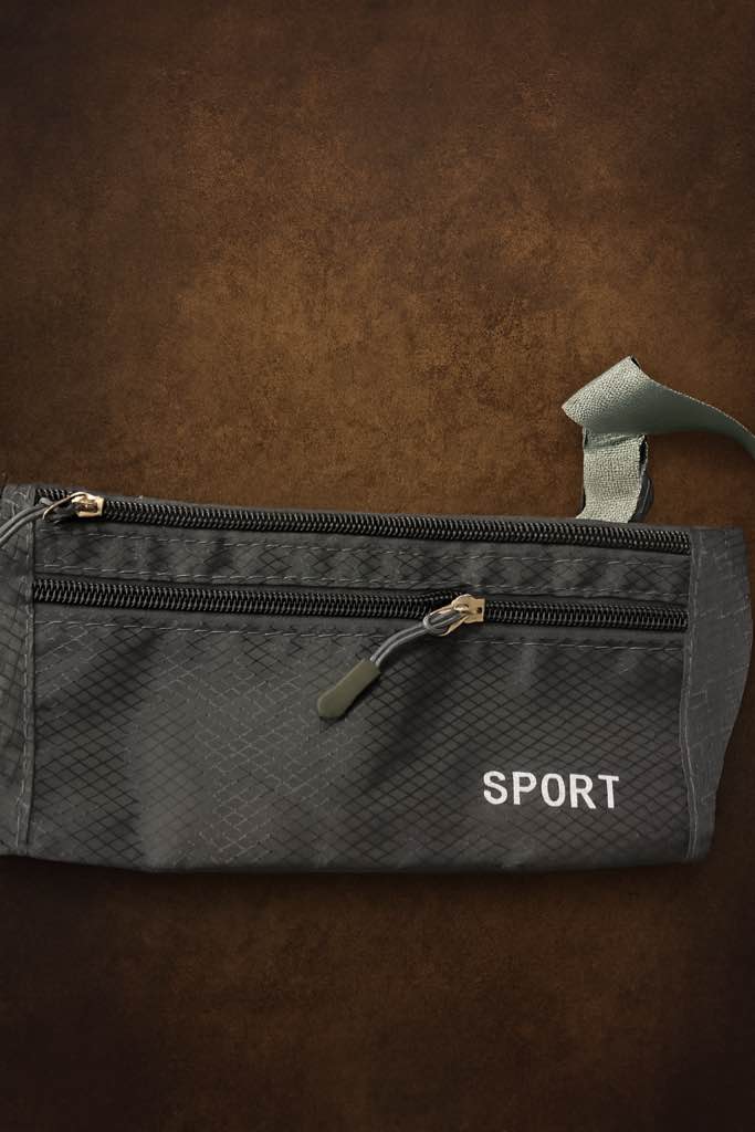 Condition photo showing New/Like New for Fanny pack 