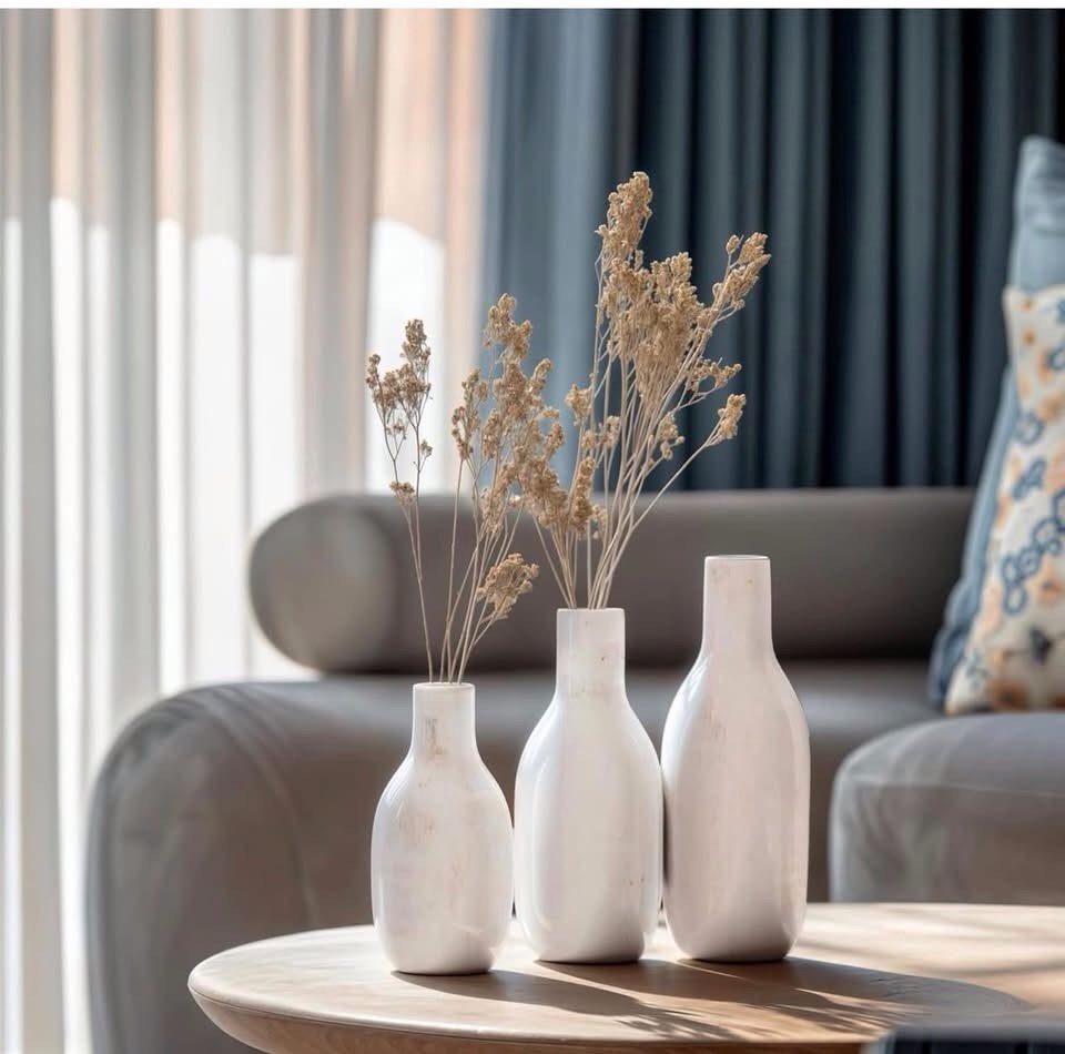 Condition photo showing New/Like New for Decorative Coffee Table Vase Set of 3