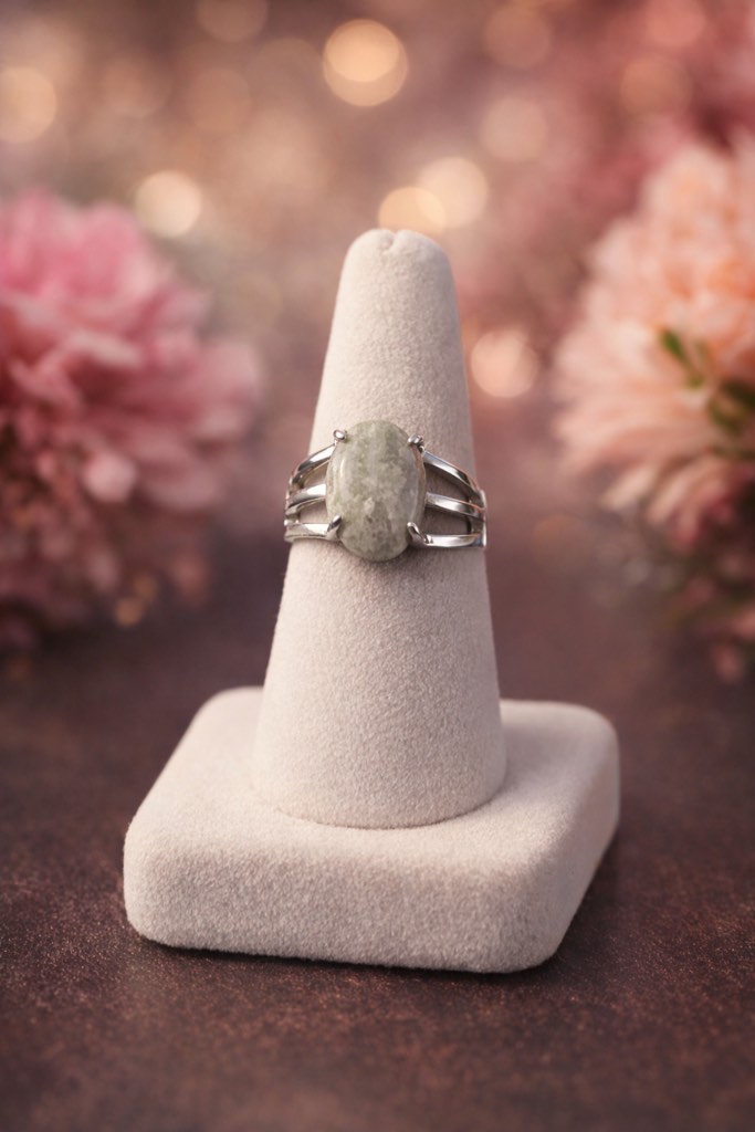 Beautiful 925 Silver Plated  Ring Sz 8