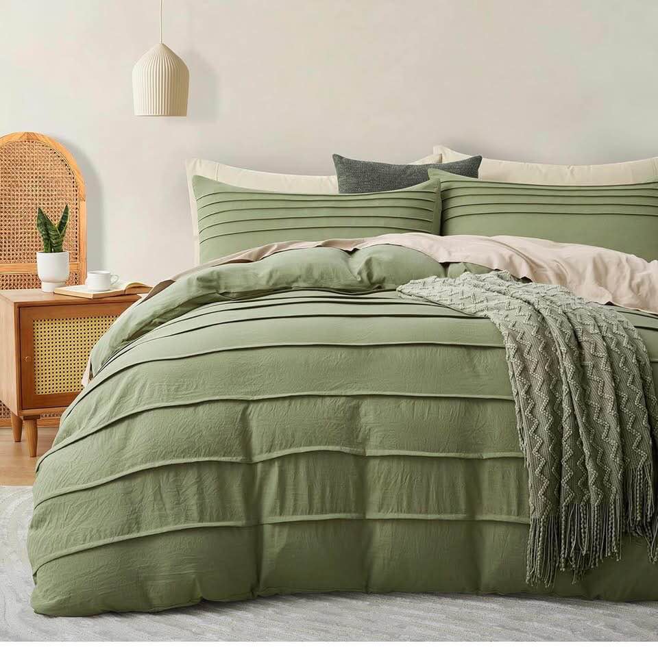 Condition photo showing New/Like New for Sage Green Duvet Cover Queen Size - Pleated Queen Duvet Cover, 3PCS Soft and Breathable Textured Bedding Set with Zipper Closure(Sage Green,90"x90")