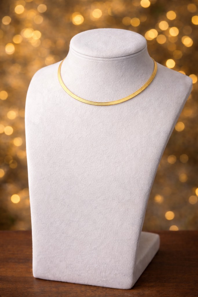 Condition photo showing New/Like New for 18k gold plated necklace 